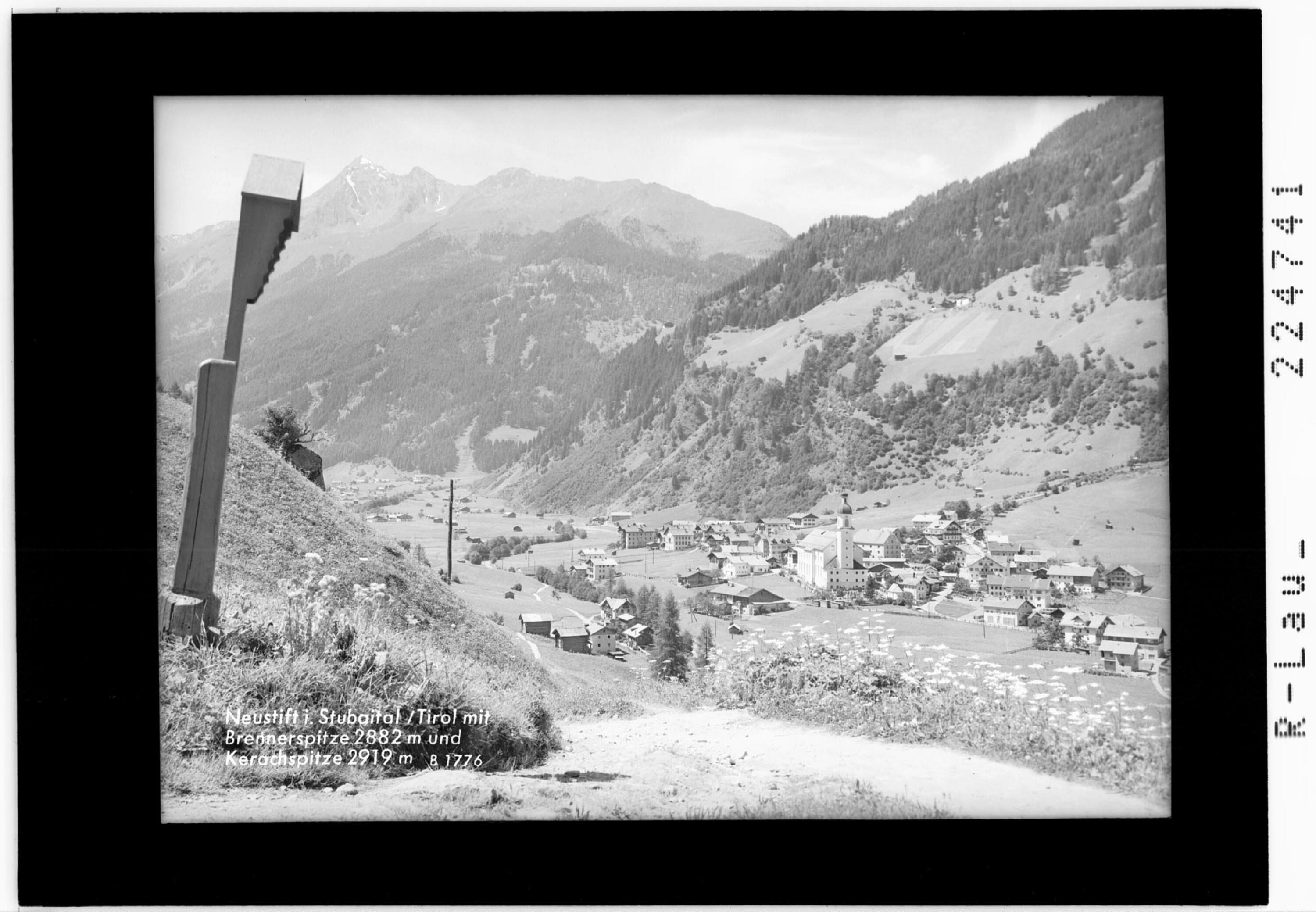 Neustift im Stubaital / Tirol mit Brennerspitze 2882 m und Kerachspitze 2919 m></div>


    <hr>
    <div class=