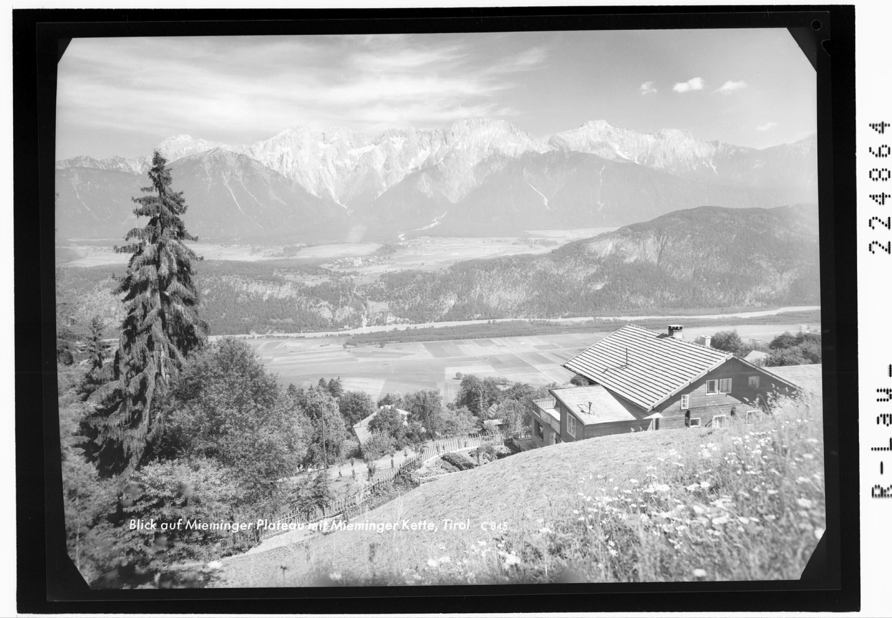 Blick auf Mieminger Plateau mit Mieminger Kette / Tirol></div>


    <hr>
    <div class=