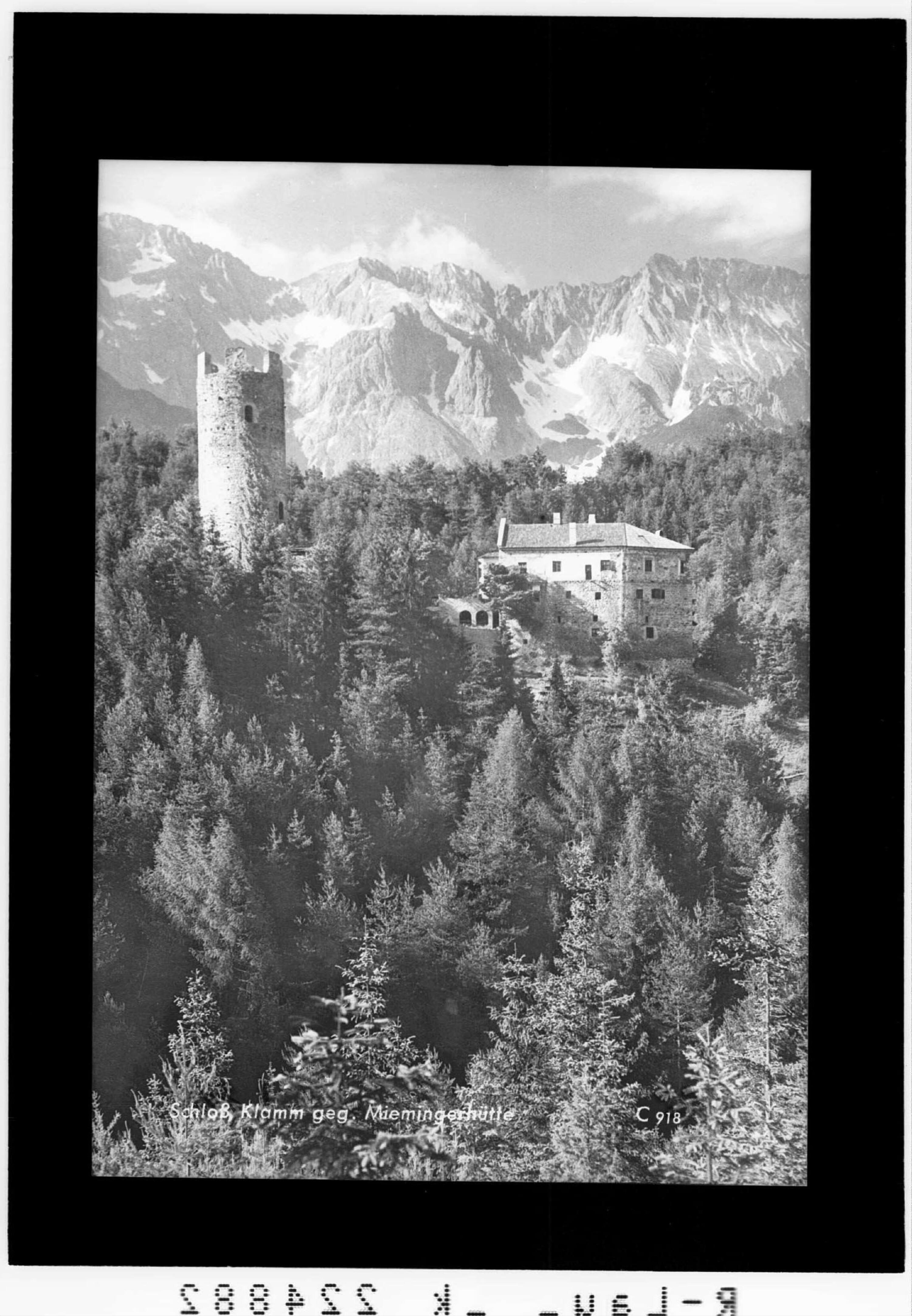 Schloss Klamm gegen Miemingerhütte></div>


    <hr>
    <div class=