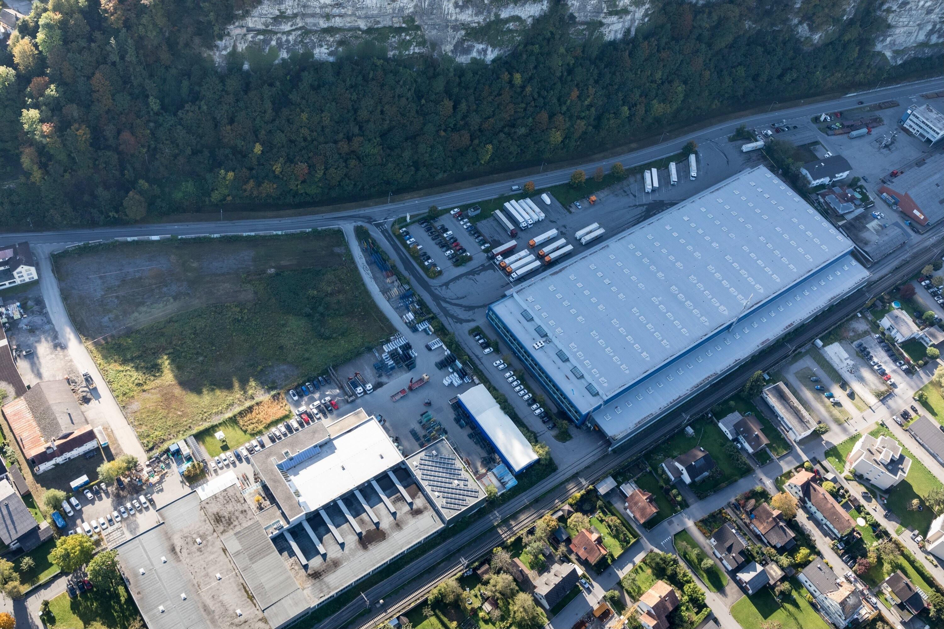 [Feldkirch-Tosters, JCL Logistics Austria]></div>


    <hr>
    <div class=