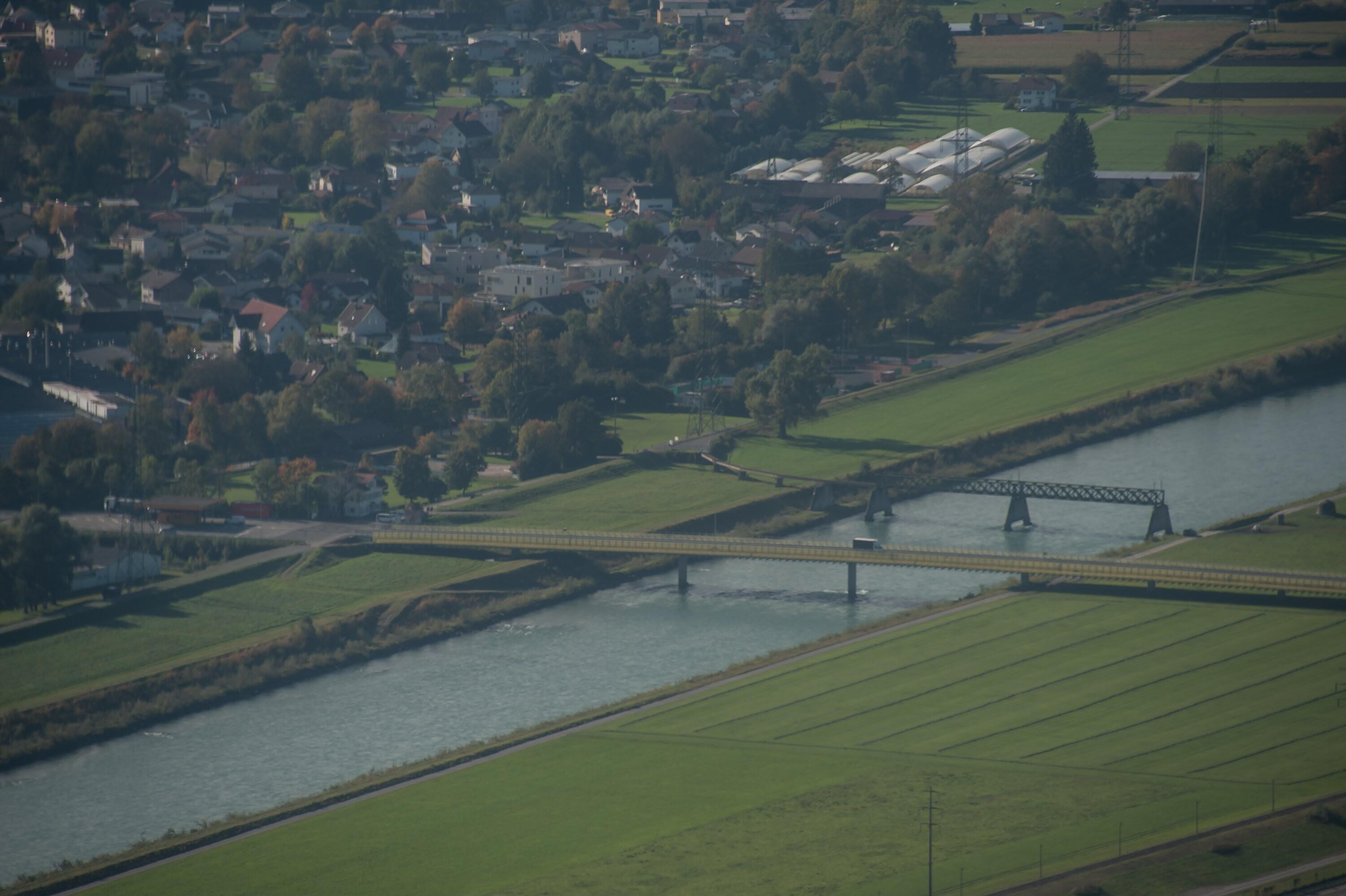 [Mäder - Grenzübergang Kriessern, Rhein]></div>


    <hr>
    <div class=