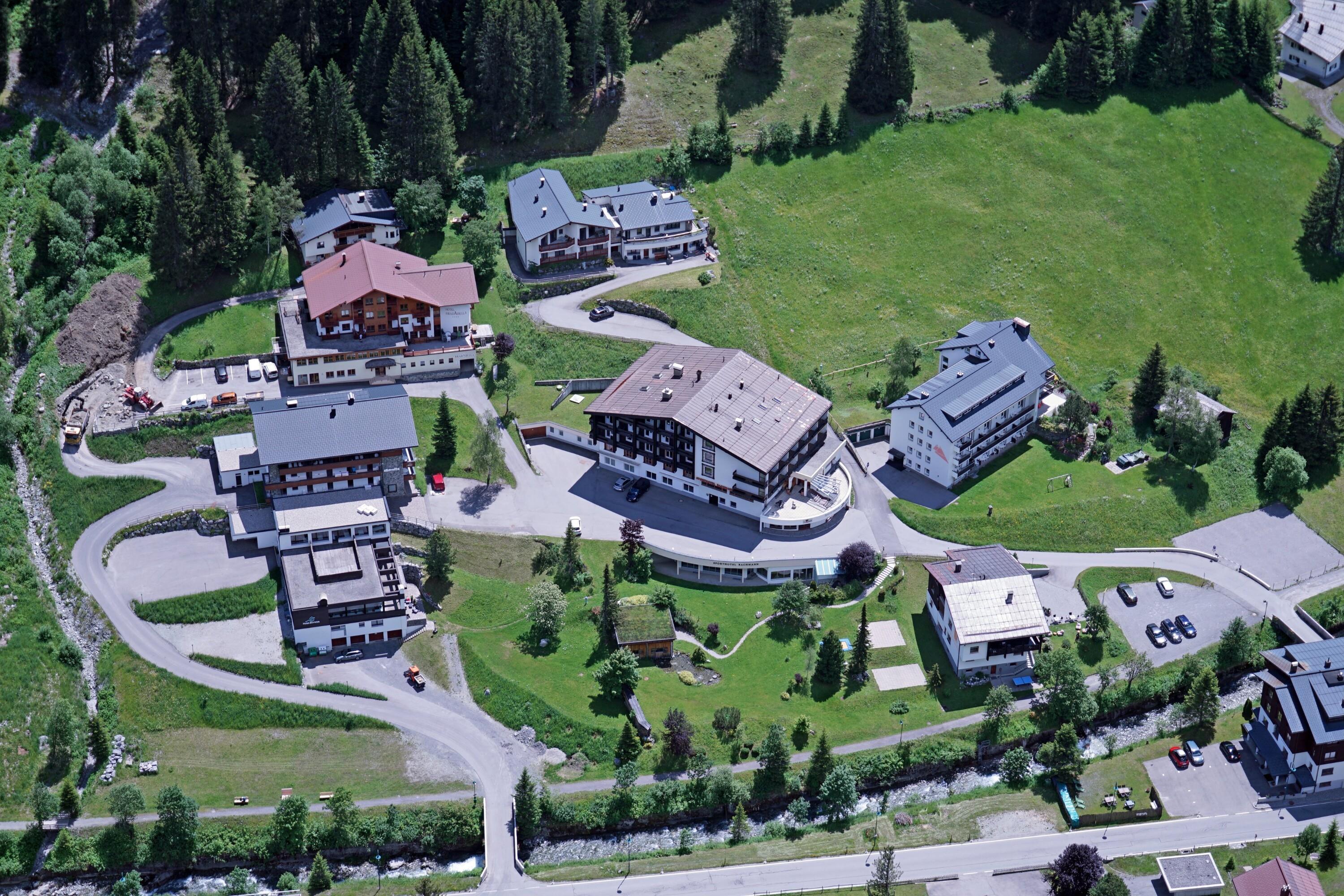 [St. Gallenkirch - Gargellen, Hotel Bradabella, Hotel Silvretta, Hotel Bachmann]></div>


    <hr>
    <div class=