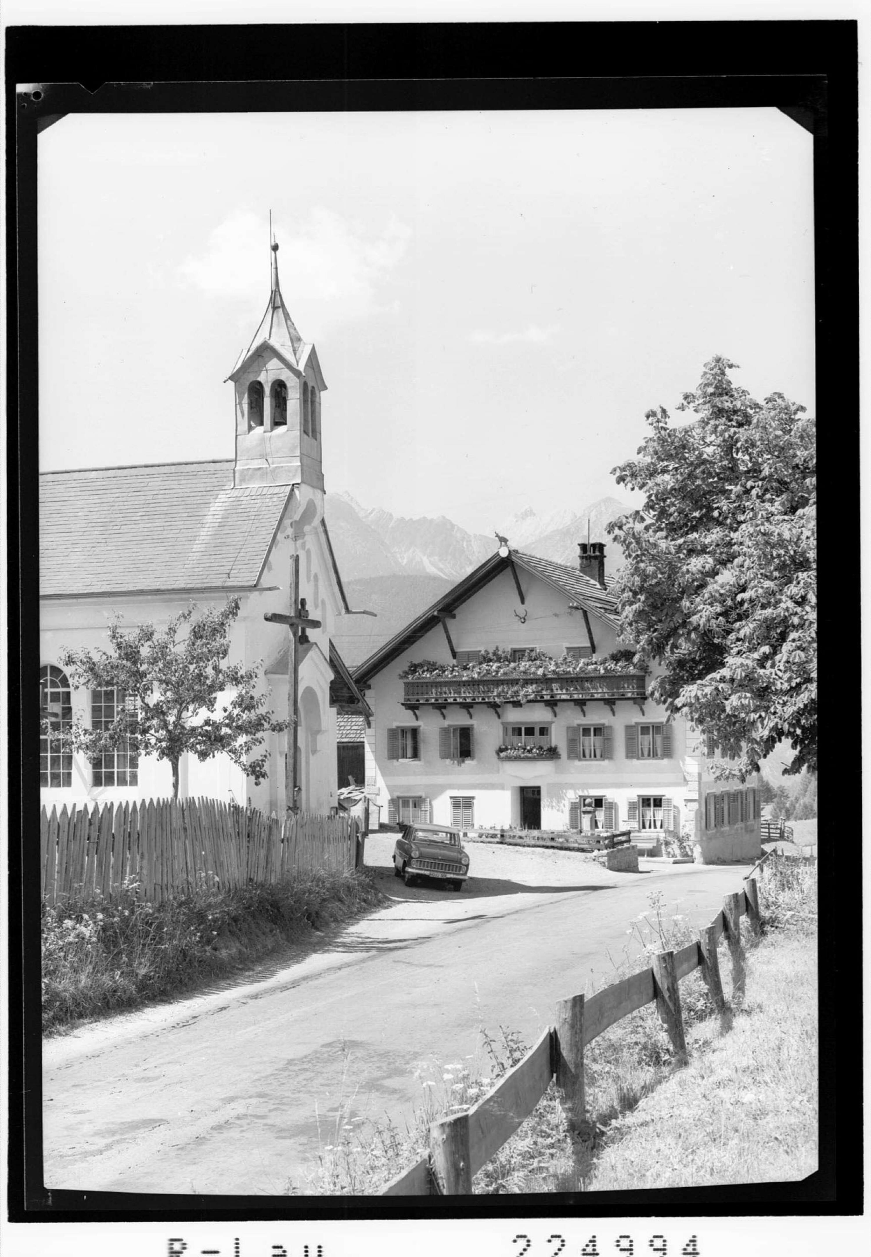 [Kirche in Holzleiten bei Obsteig am Mieminger Plateau gegen Heiterwand / Tirol]></div>


    <hr>
    <div class=