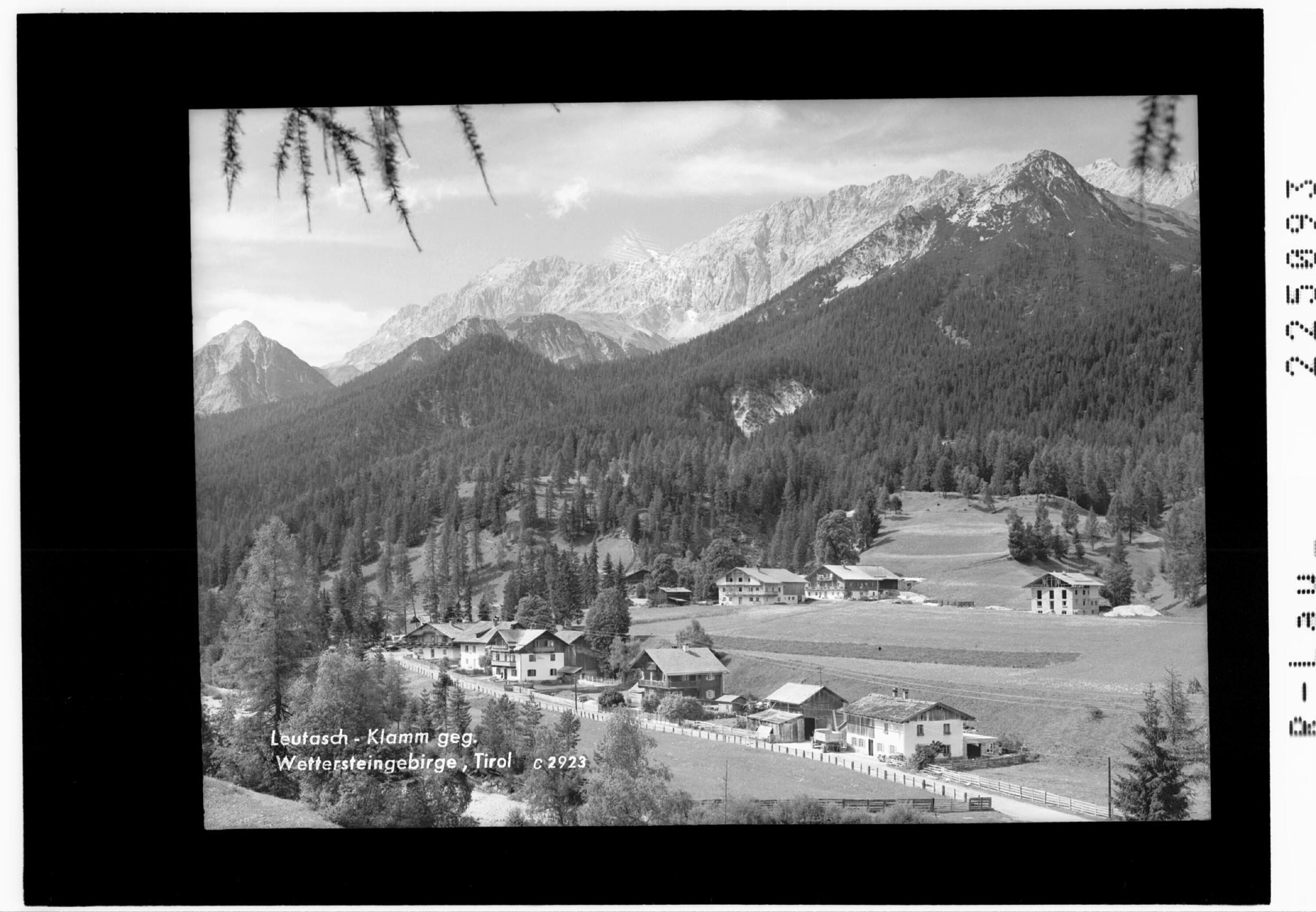 Leutasch - Klamm gegen Wettersteingebirge / Tirol></div>


    <hr>
    <div class=