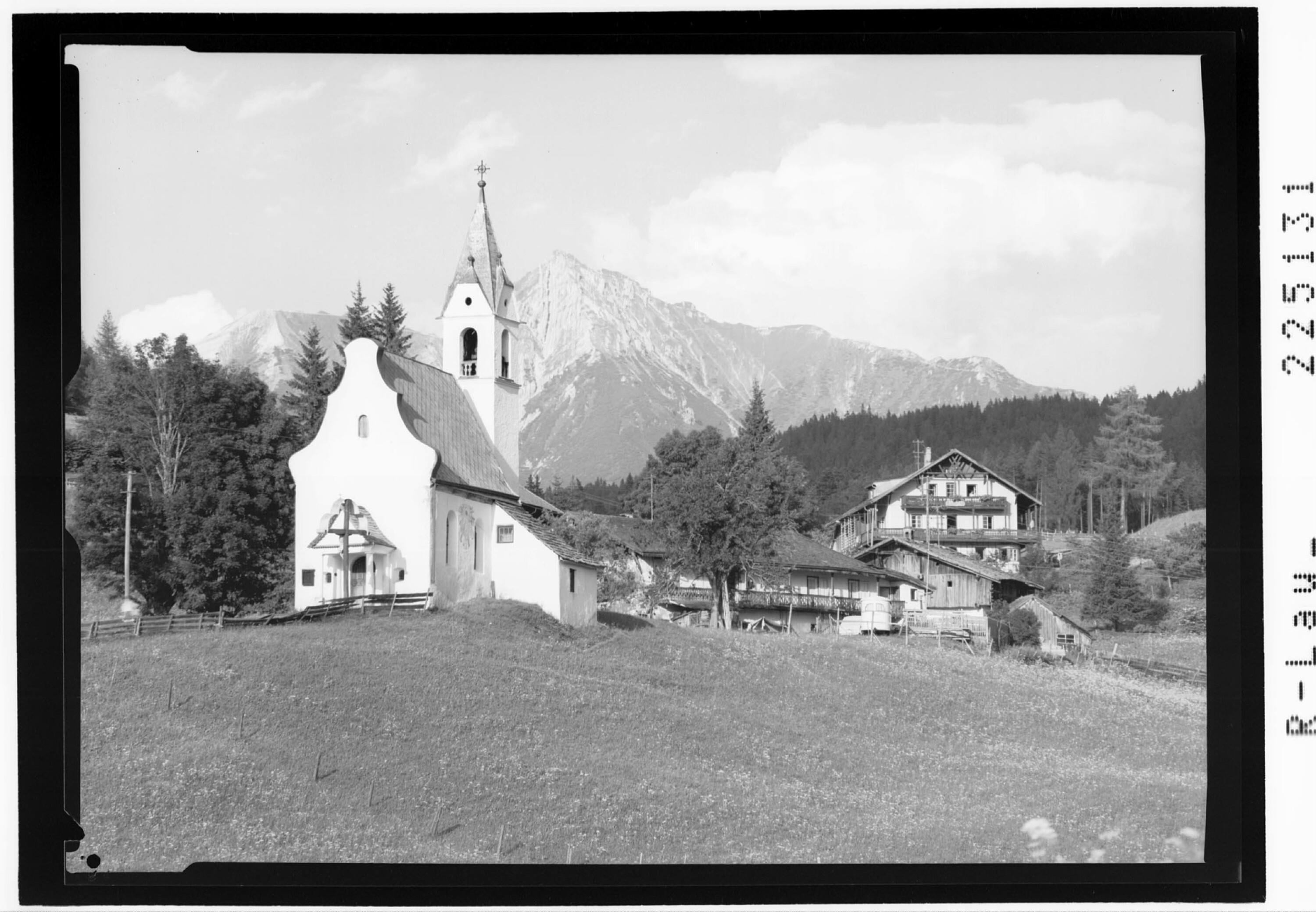 [Kirche in Mösern gegen Reitherspitze / Tirol]></div>


    <hr>
    <div class=