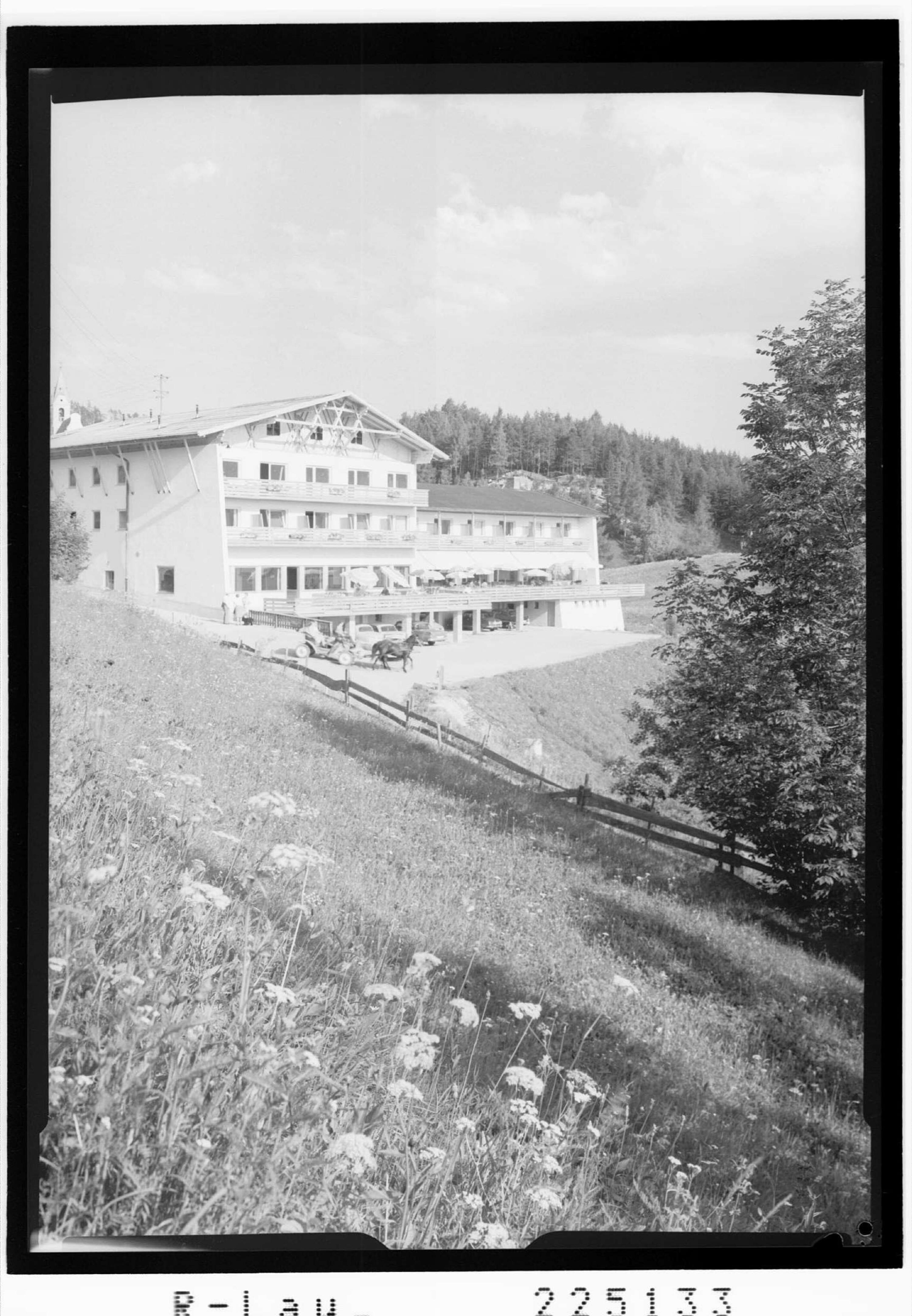 [Hotel Inntaler Hof in Mösern / Tirol]></div>


    <hr>
    <div class=