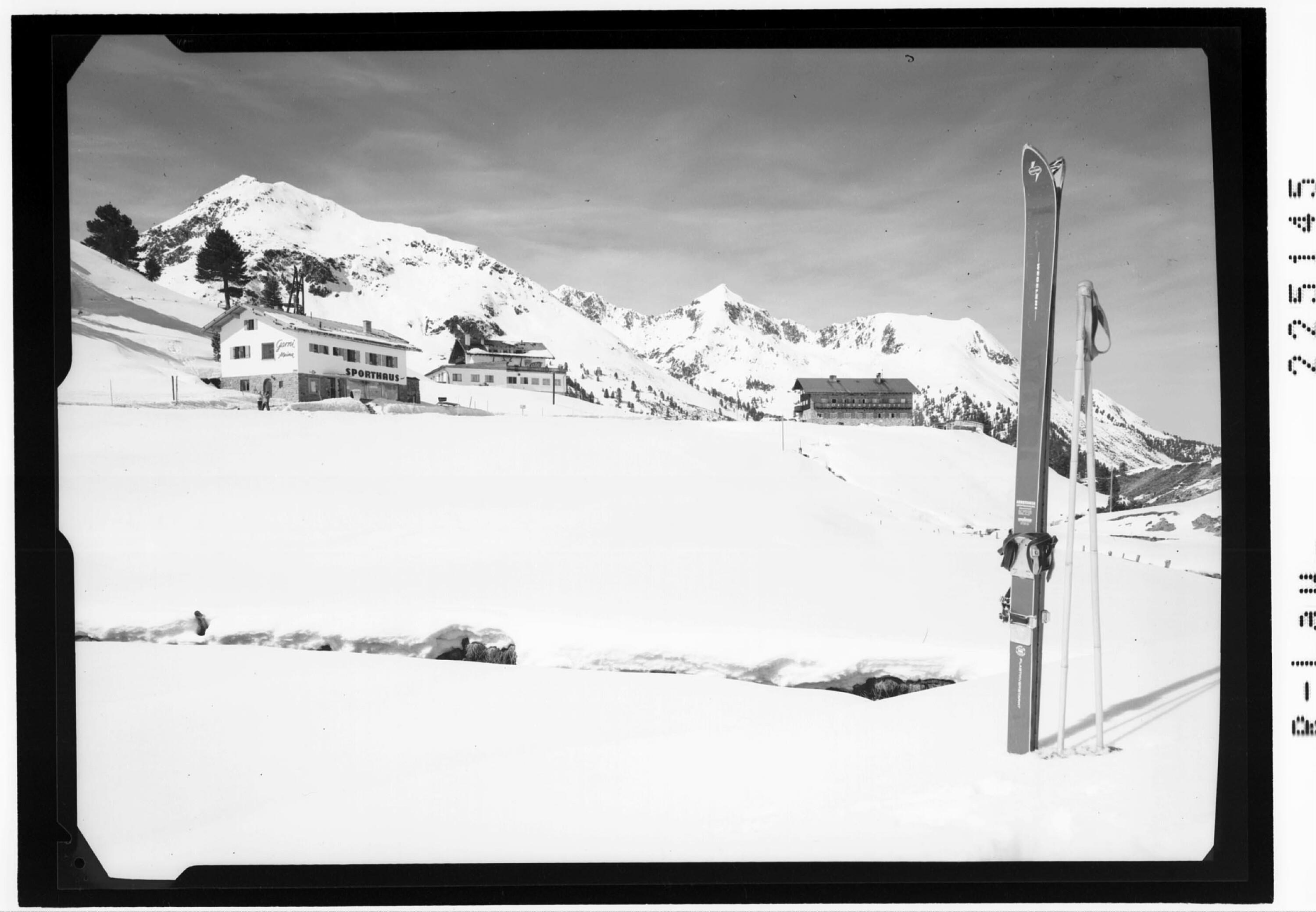 [Sporthaus Alpina und Dortmunder Hütte im Kühtai gegen Hochwanner - Karlesspitzen und Schafzöllen / Tirol]></div>


    <hr>
    <div class=