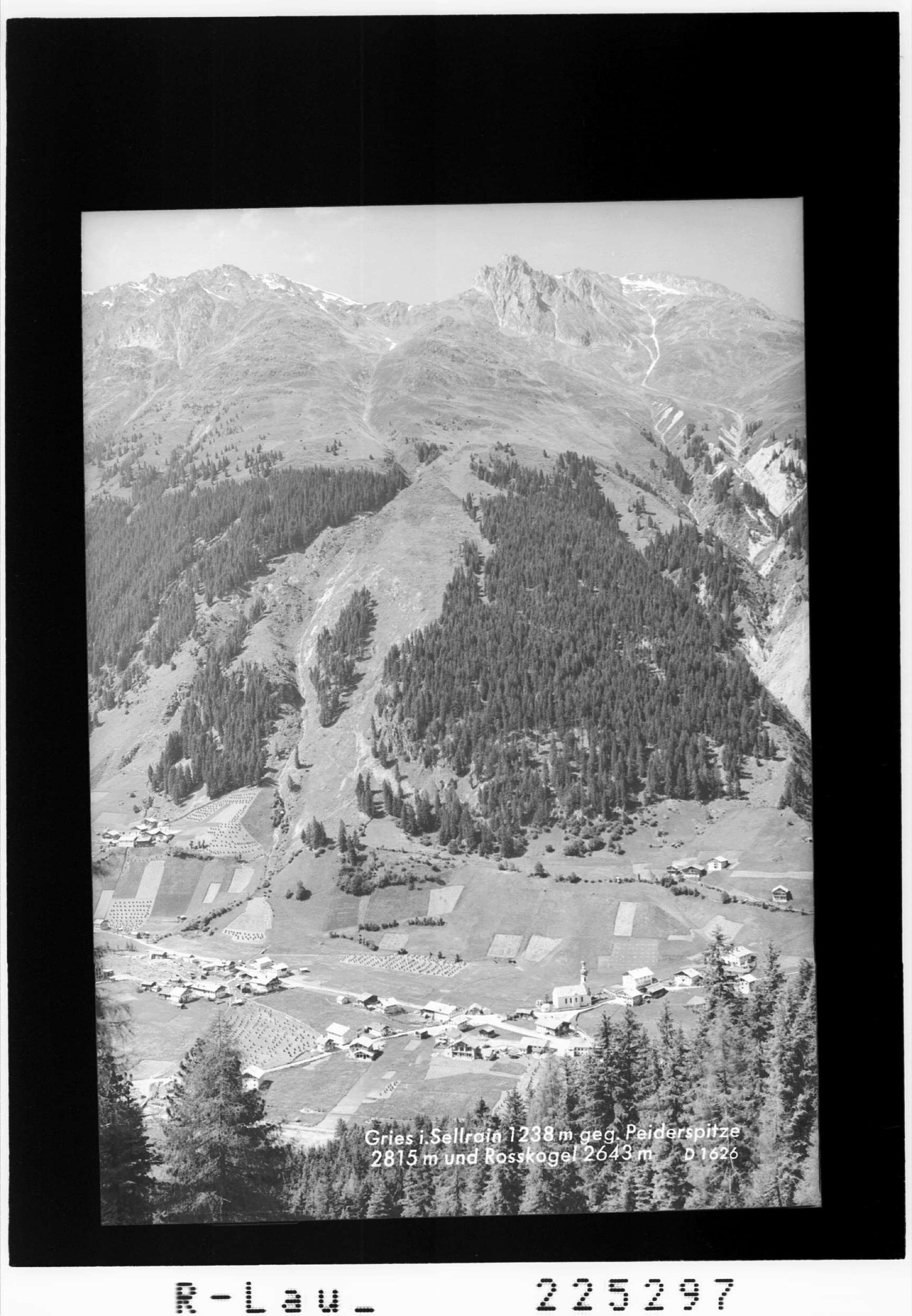 Gries im Sellrain 1238 m gegen Peiderspitze 2815 m und Rosskogel 2643 m></div>


    <hr>
    <div class=