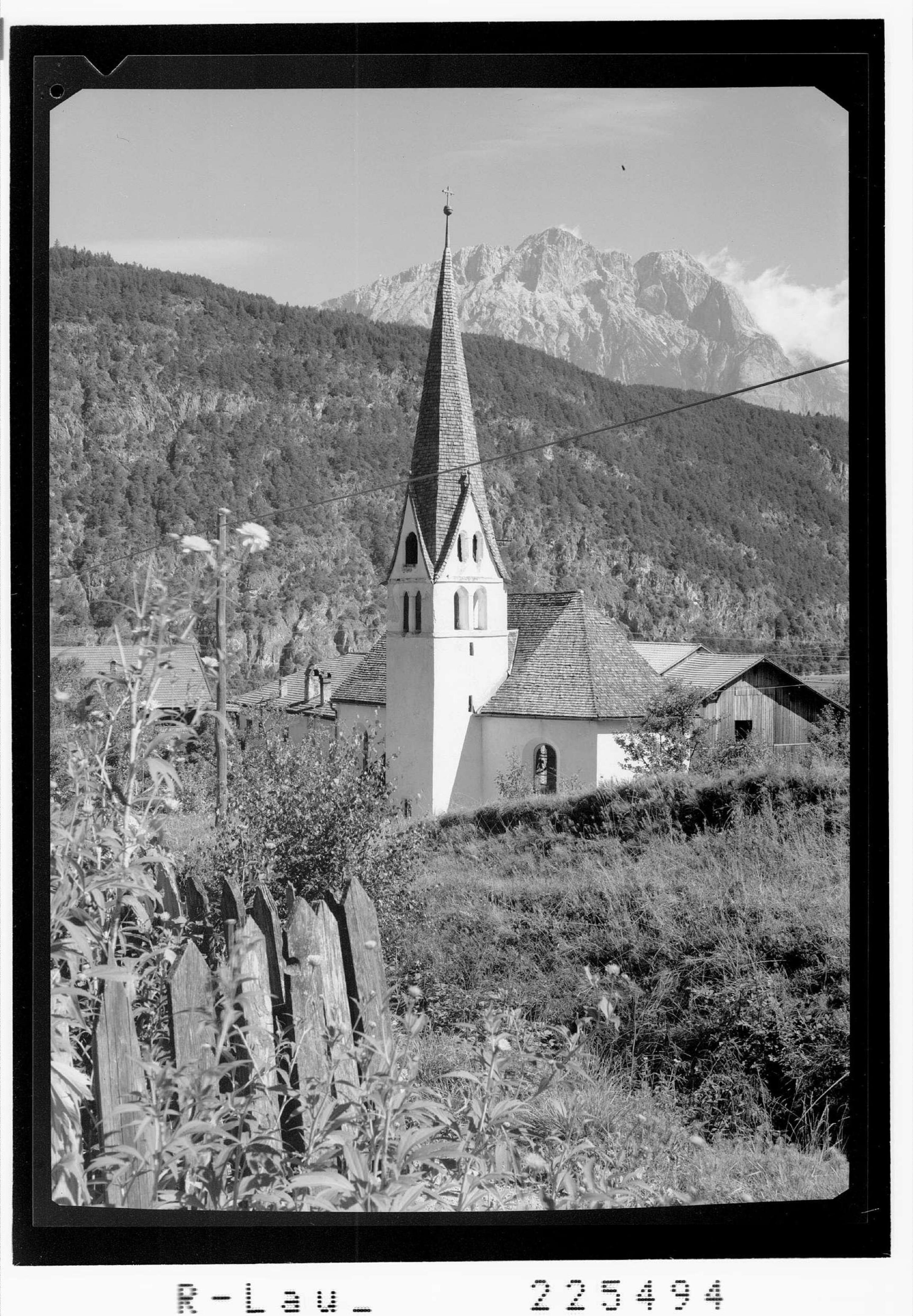 [Kirche in Rietz gegen Hohe Munde / Tirol]></div>


    <hr>
    <div class=