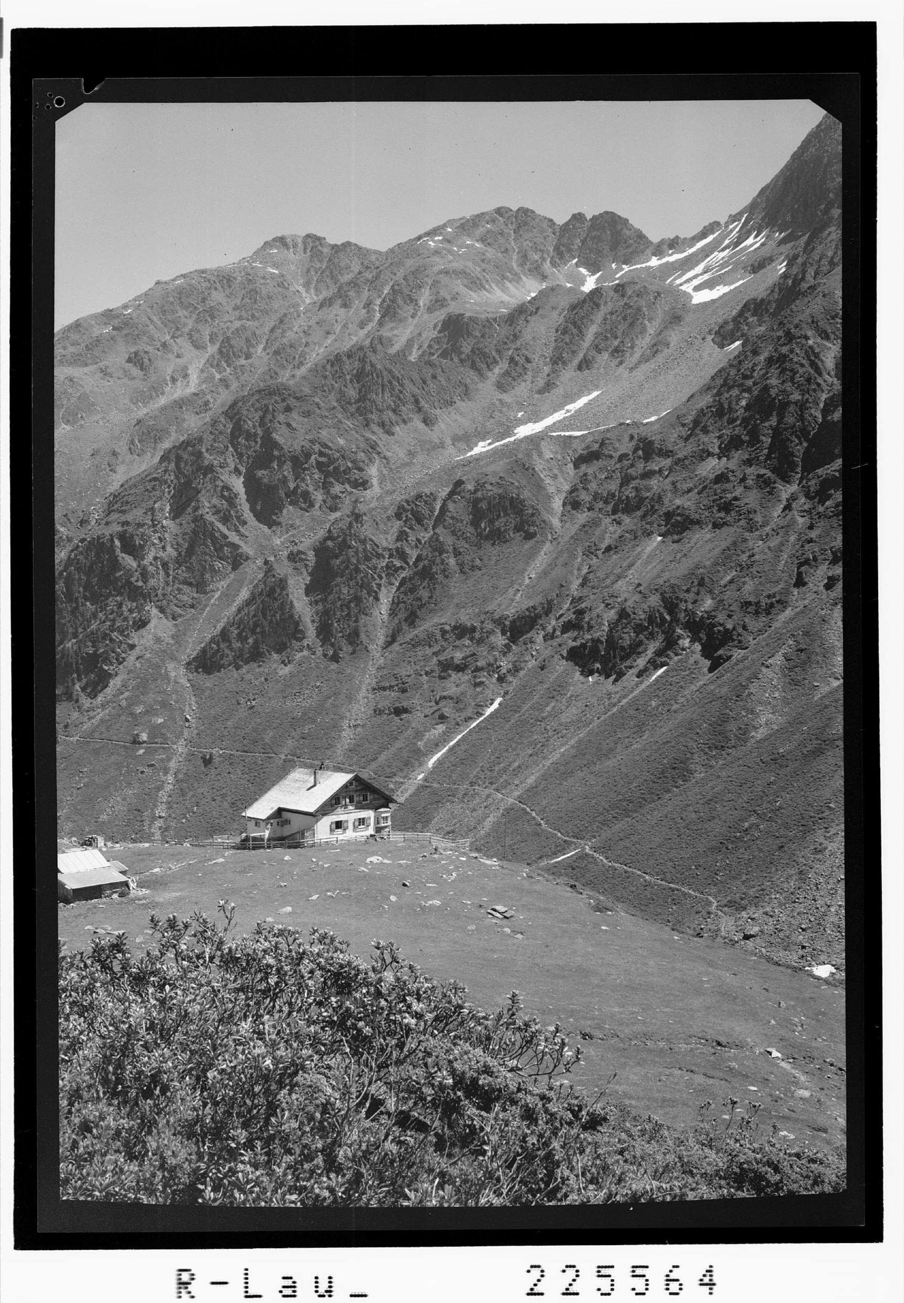 [Potsdamer Hütte im hinteren Fotschertal gegen Schafkogel / Tirol]></div>


    <hr>
    <div class=
