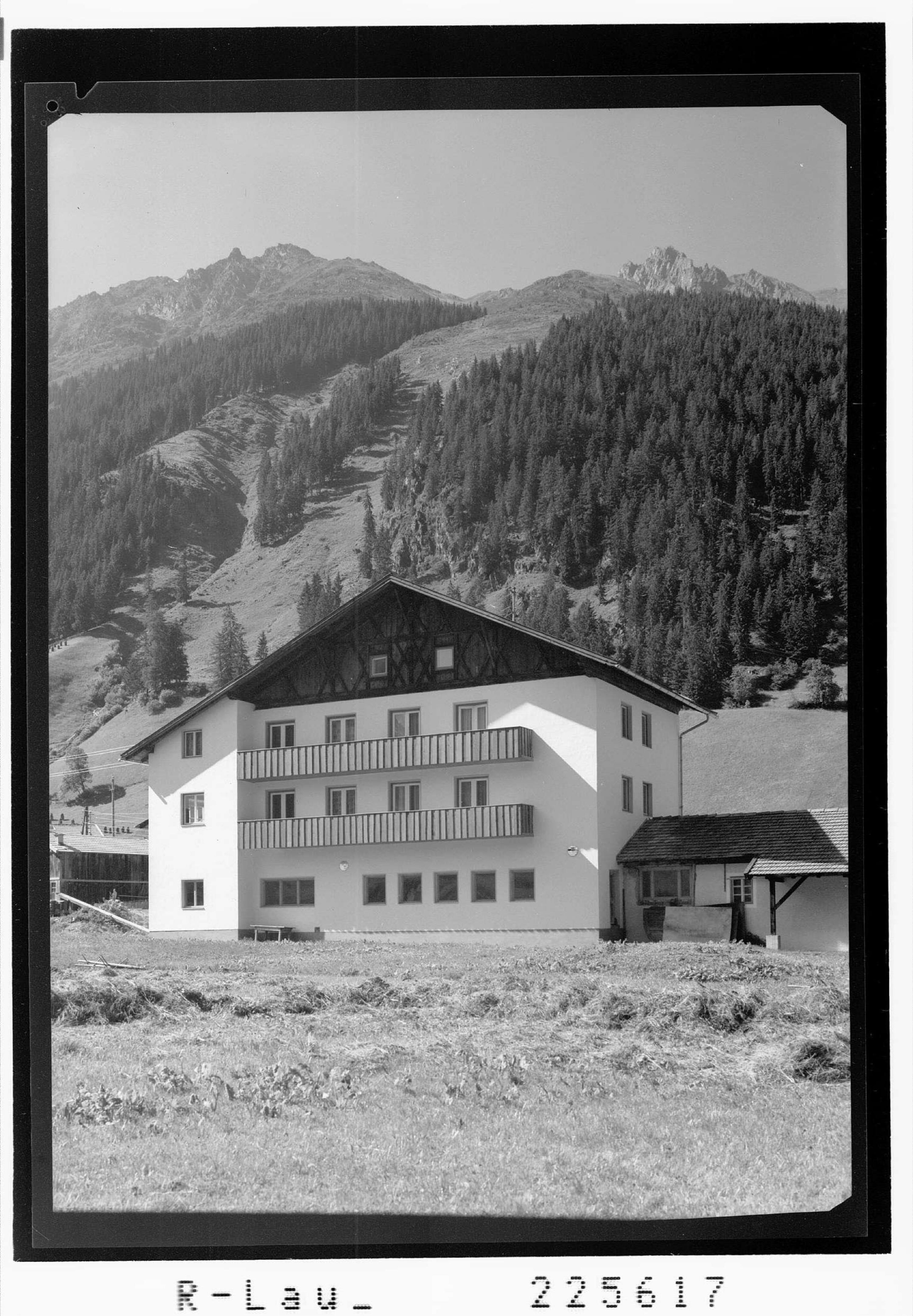[Haus Antonie in Gries im Sellrain gegen Koflerspitzen und Weißstein / Tirol]></div>


    <hr>
    <div class=