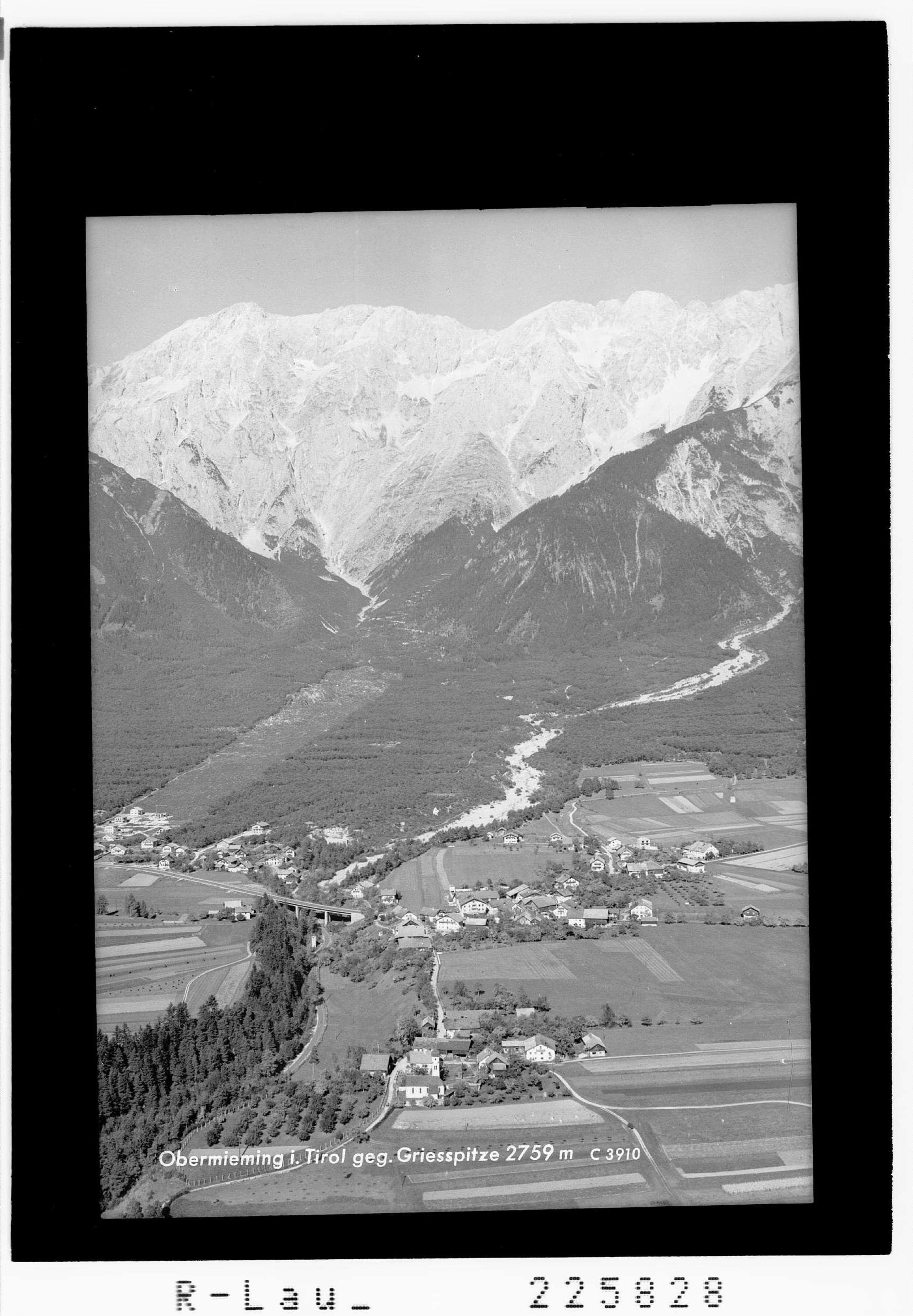Obermieming in Tirol gegen Griesspitze 2759 m></div>


    <hr>
    <div class=