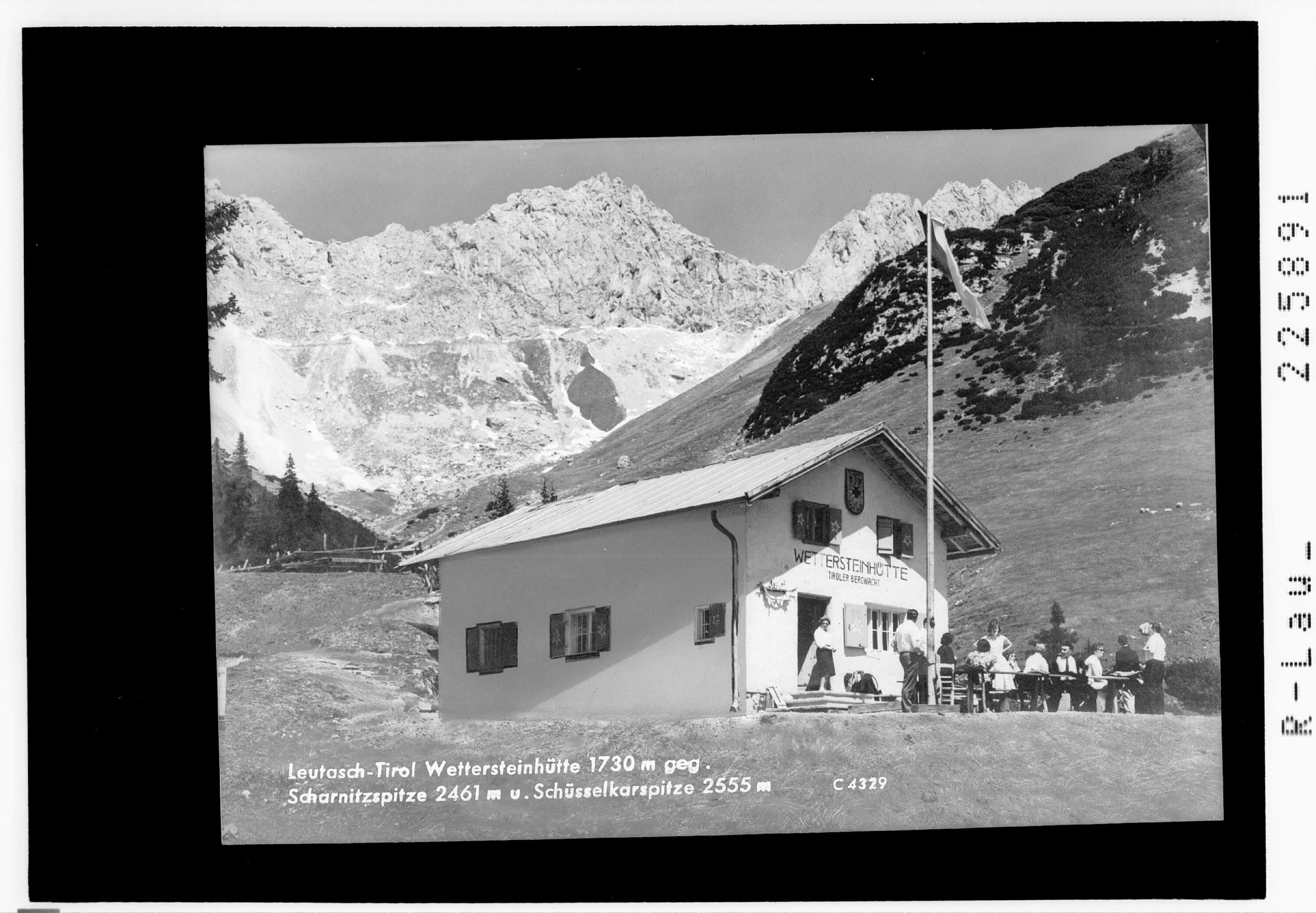 Leutasch - Tirol / Wettersteinhütte 1730 m gegen Scharnitzspitze 2461 m und Schüsselkarspitze 2555 m></div>


    <hr>
    <div class=