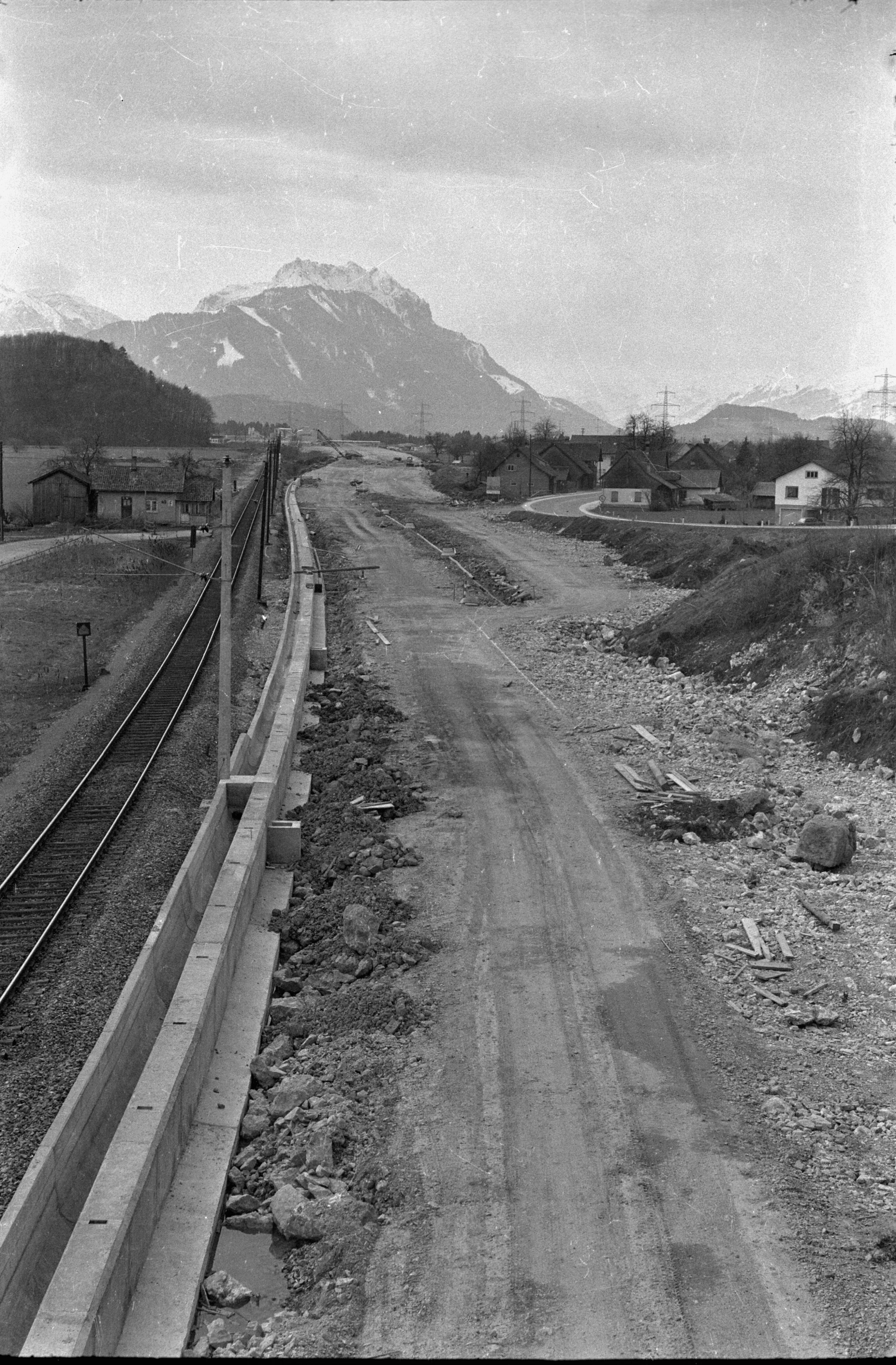 Autobahnbau im Rheintal></div>


    <hr>
    <div class=