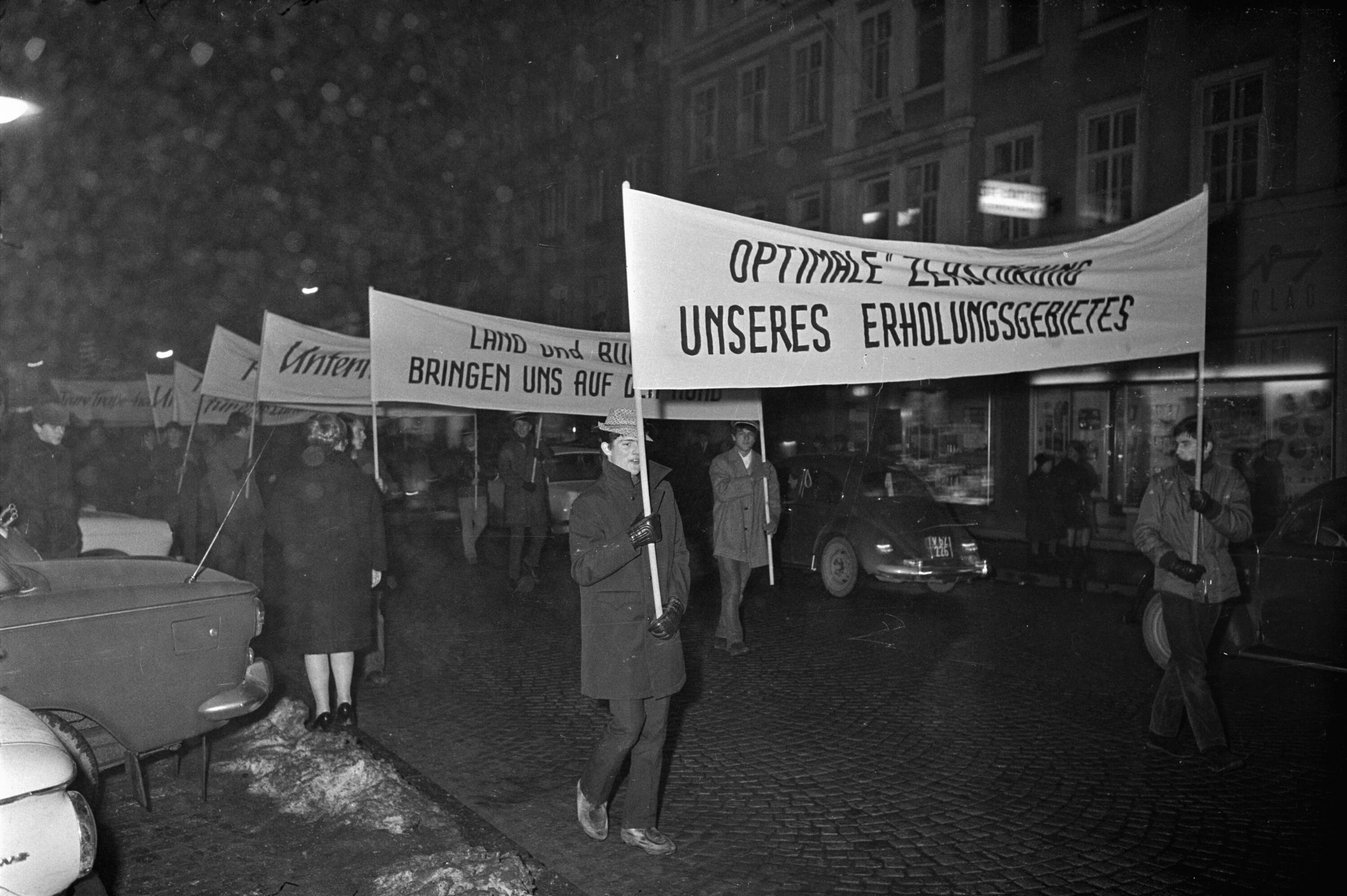 Demonstration gegen die Autobahnführung am Bodenseeufer vor der Vorarlberger Landesregierung in Bregenz></div>


    <hr>
    <div class=
