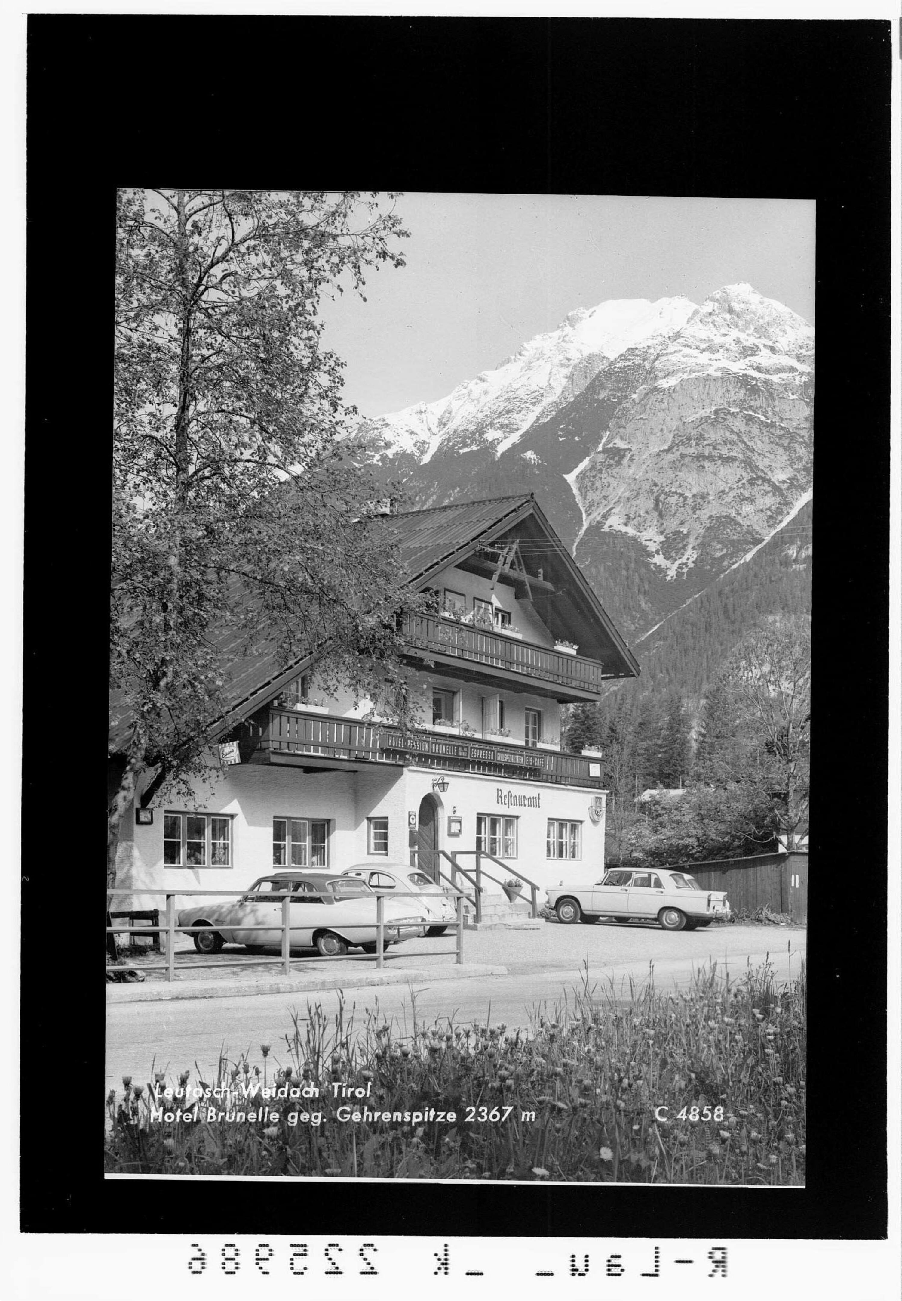 Leutasch - Weidach / Tirol / Hotel Brunella gegen Gehrenspitze 2367 m></div>


    <hr>
    <div class=