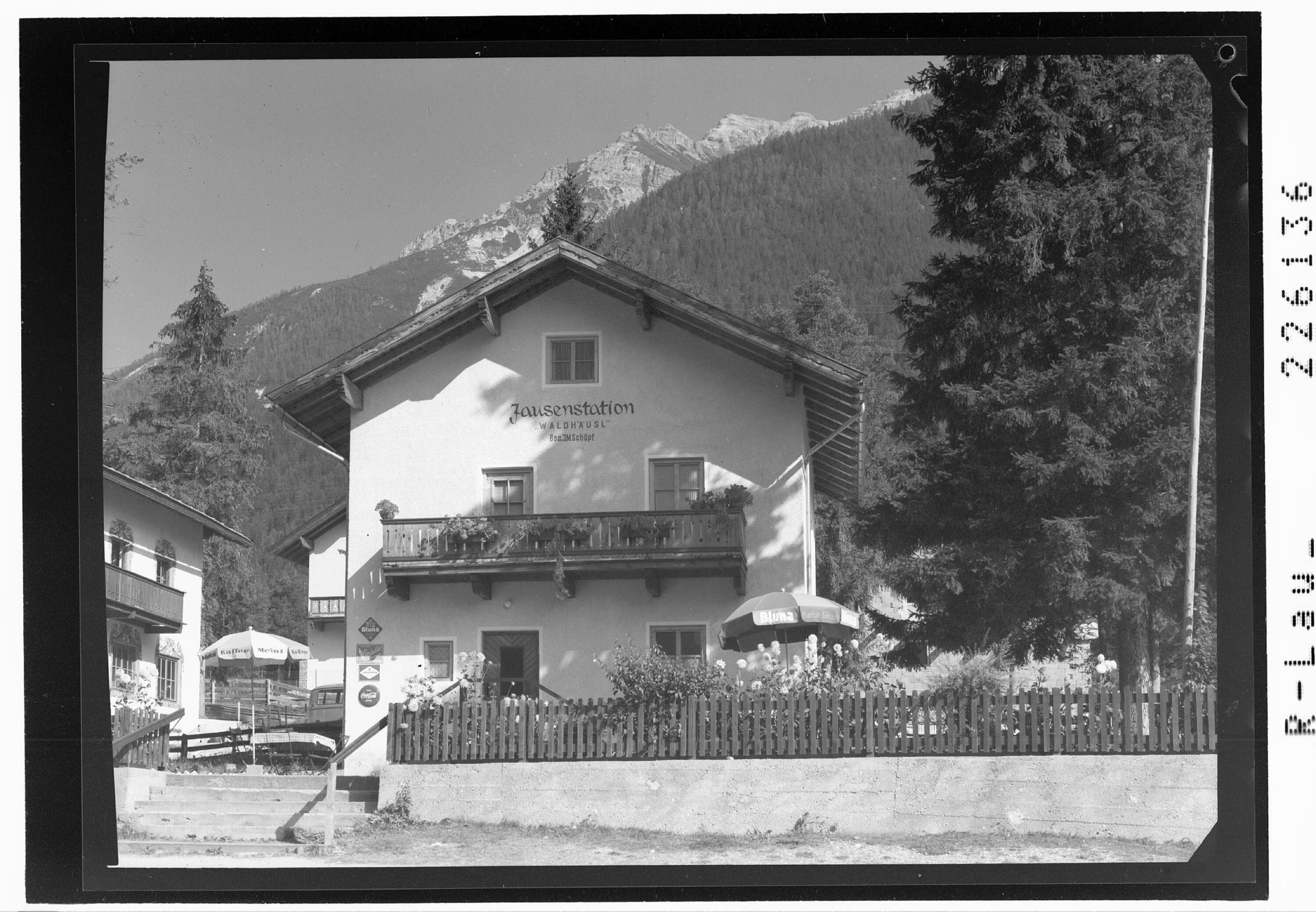 [Jausenstation Waldhäusl in Kampl bei Neustift im Stubaital gegen Sonnenstein / Tirol]></div>


    <hr>
    <div class=