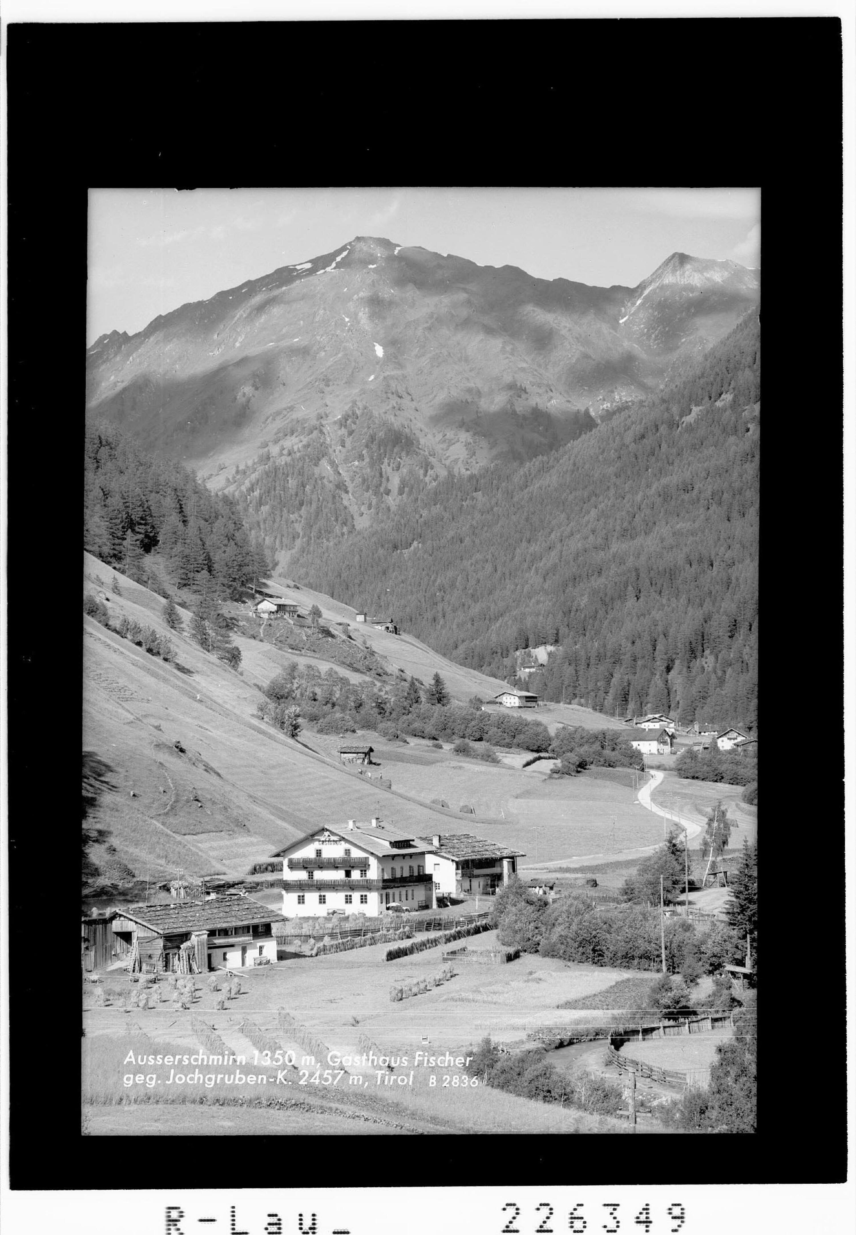Ausserschmirn 1350 m / Gasthaus Fischer gegen Jochgrubenkopf 2457 m / Tirol></div>


    <hr>
    <div class=