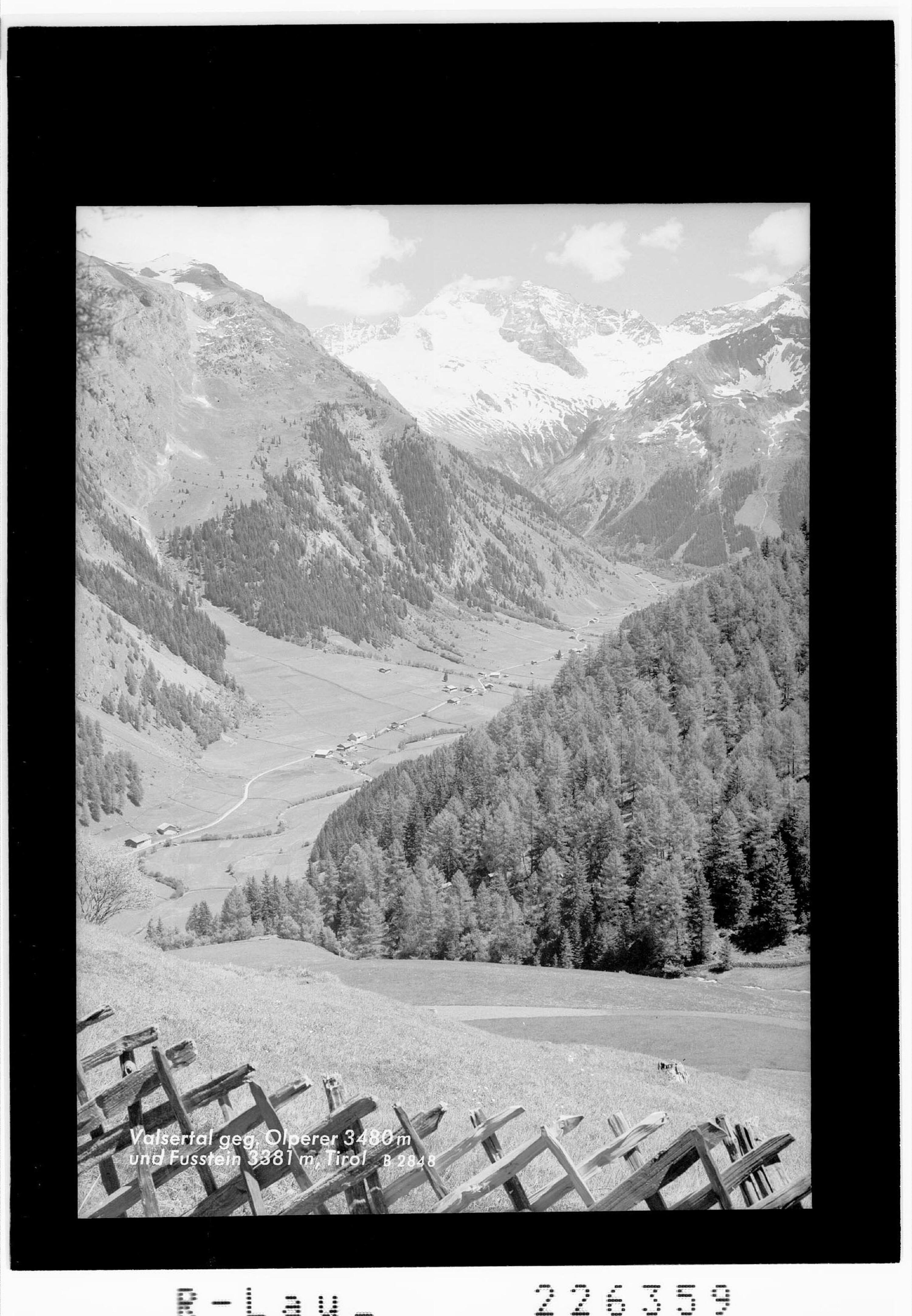 Valsertal gegen Olperer 3480 m und Fußstein 3381 m / Tirol></div>


    <hr>
    <div class=