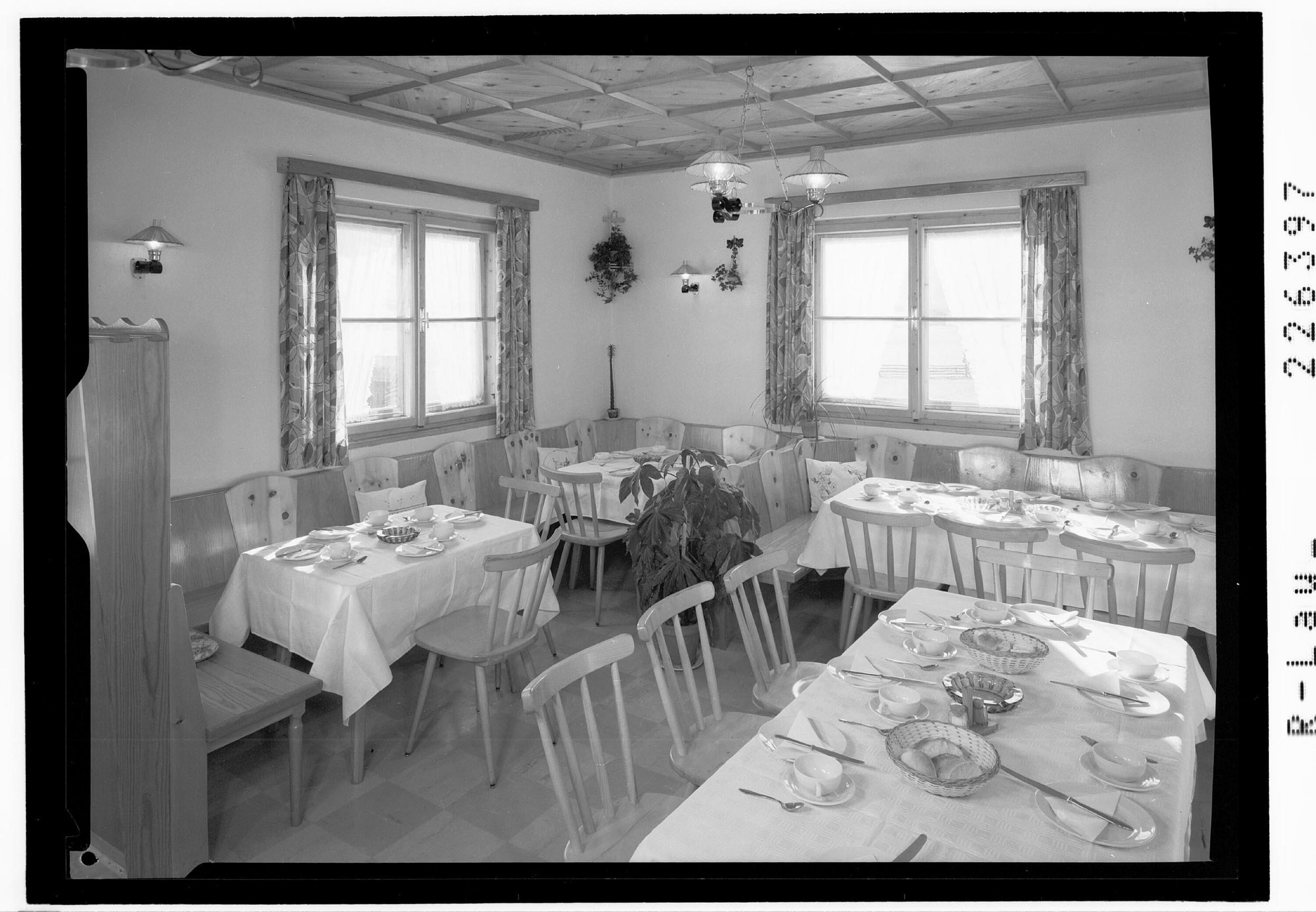 [Frühstückszimmer im Gasthof Edelweiss in Krößbach im Stubaital - Unterbergtal / Tirol]></div>


    <hr>
    <div class=