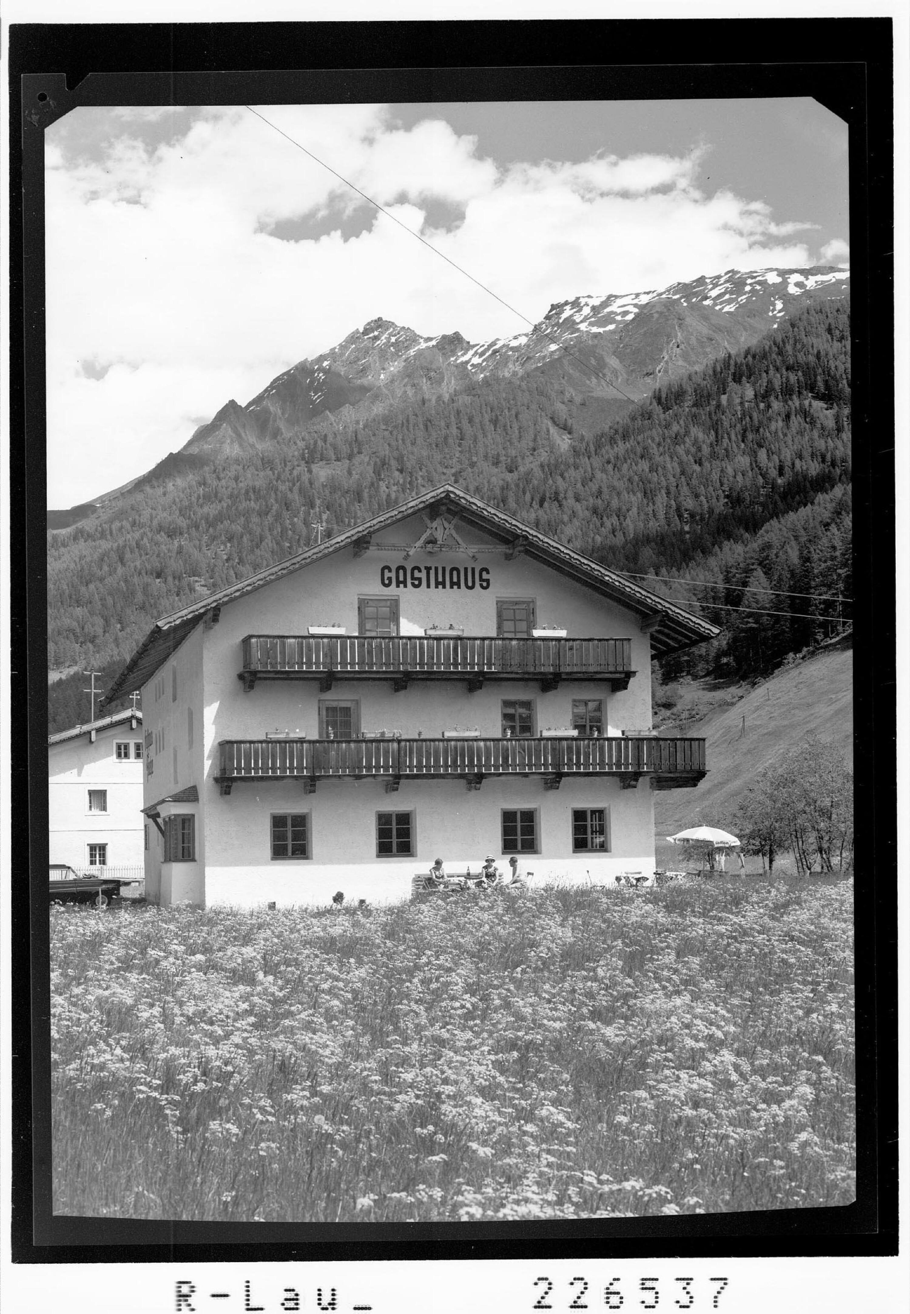 [Gasthaus Fischer im Schmirnertal gegen Hohe Warte 2689 m]></div>


    <hr>
    <div class=