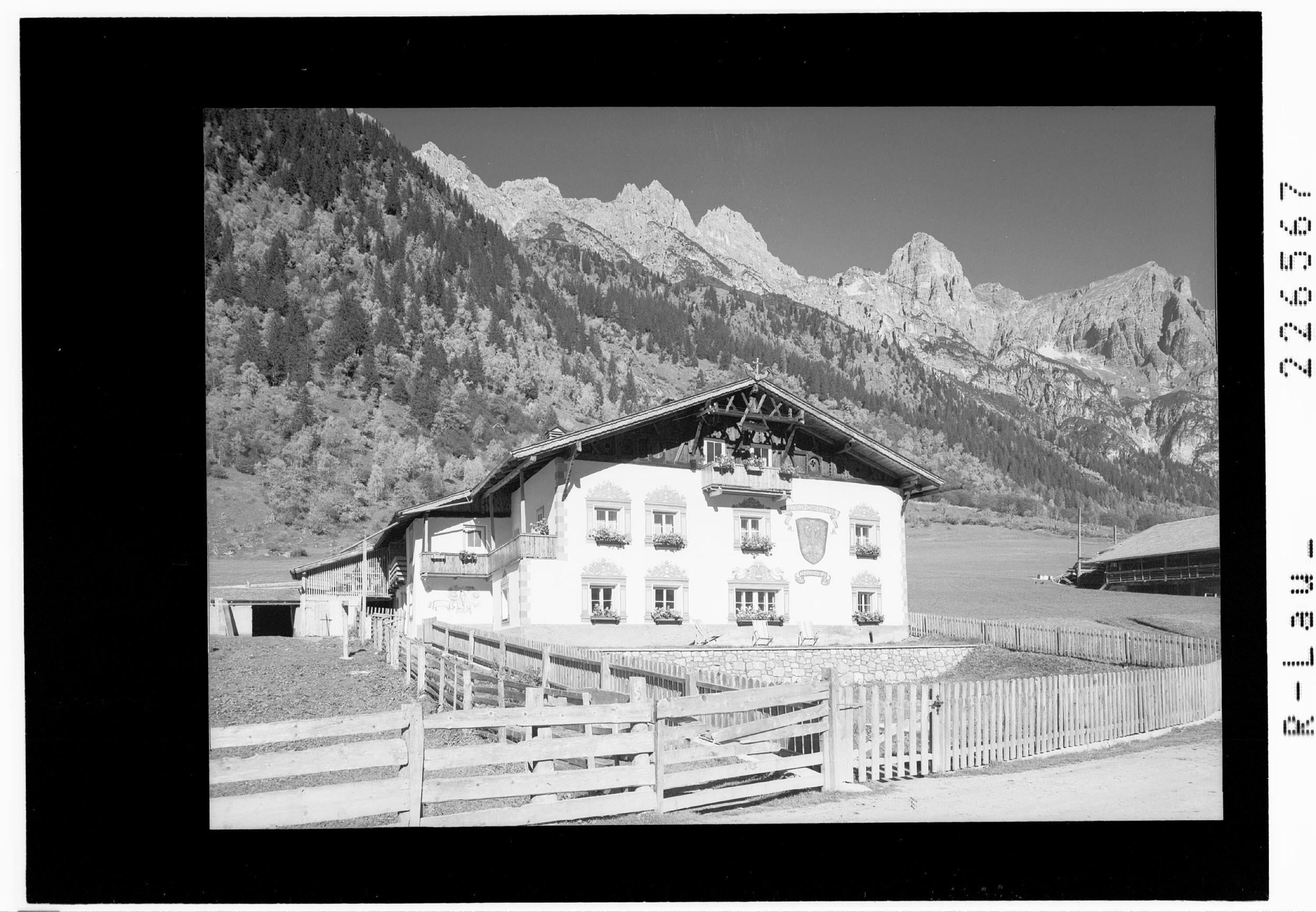 [Fremdenheim Alfaierhof im Gschnitztal gegen Ilmspitze - Torsäule - Kirchdachspitze und Kirchdach / Tirol]></div>


    <hr>
    <div class=