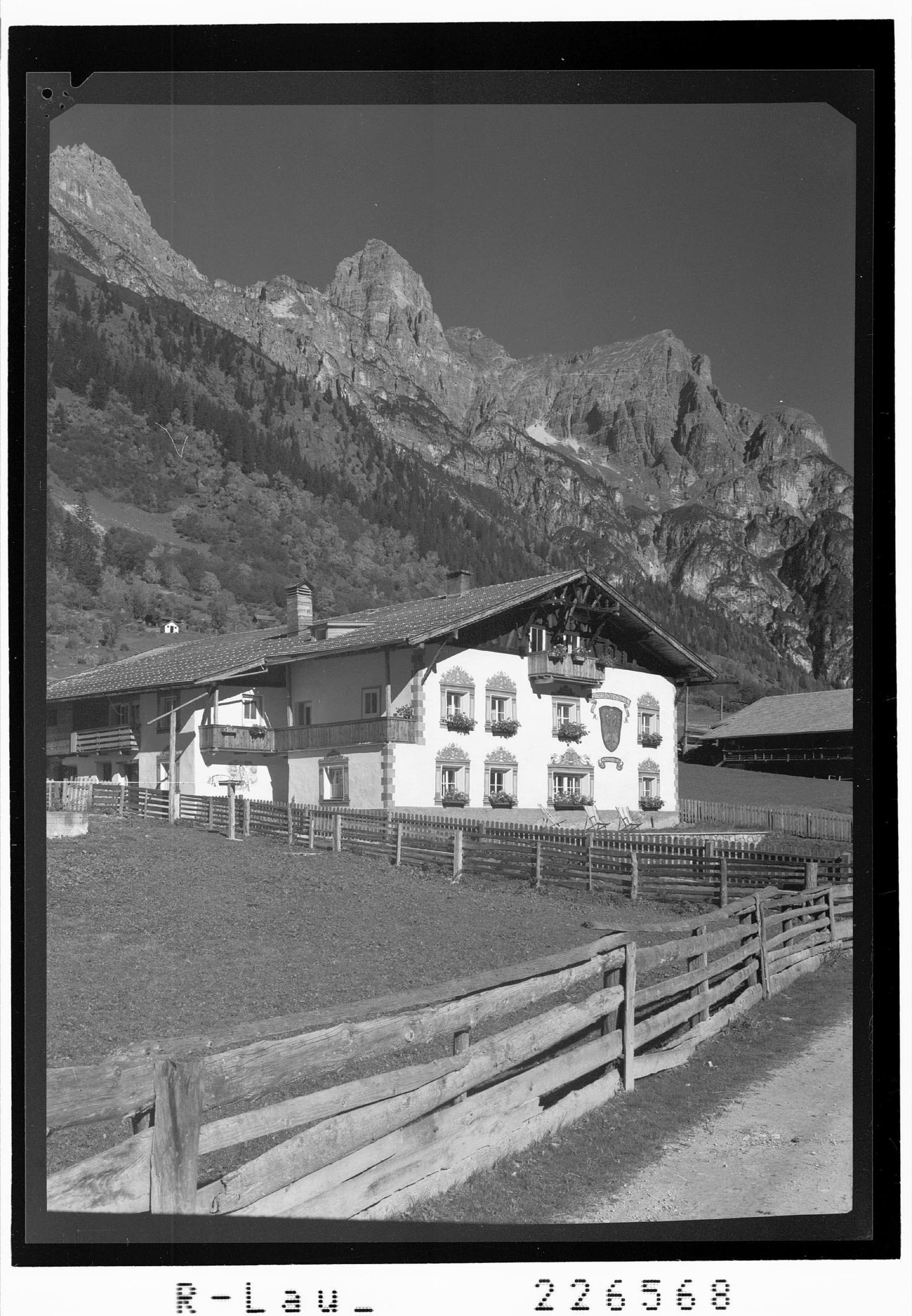 [Fremdenheim Alfaierhof im Gschnitztal gegen Torsäule - Kirchdachspitze und Kirchdach / Tirol]></div>


    <hr>
    <div class=