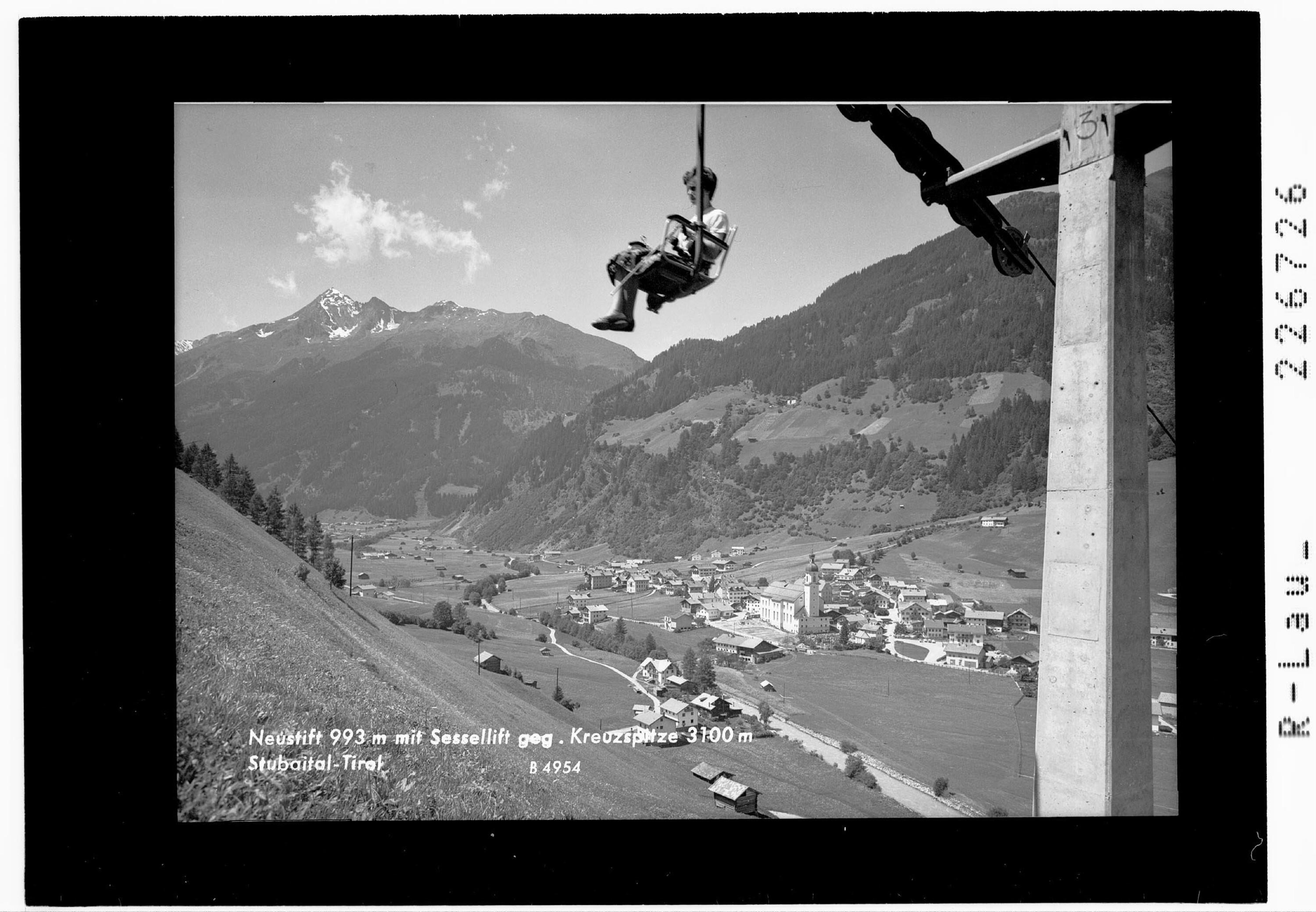 Neustift 993 m mit Sessellift gegen Kreuzspitze 3100 m Stubaital - Tirol></div>


    <hr>
    <div class=