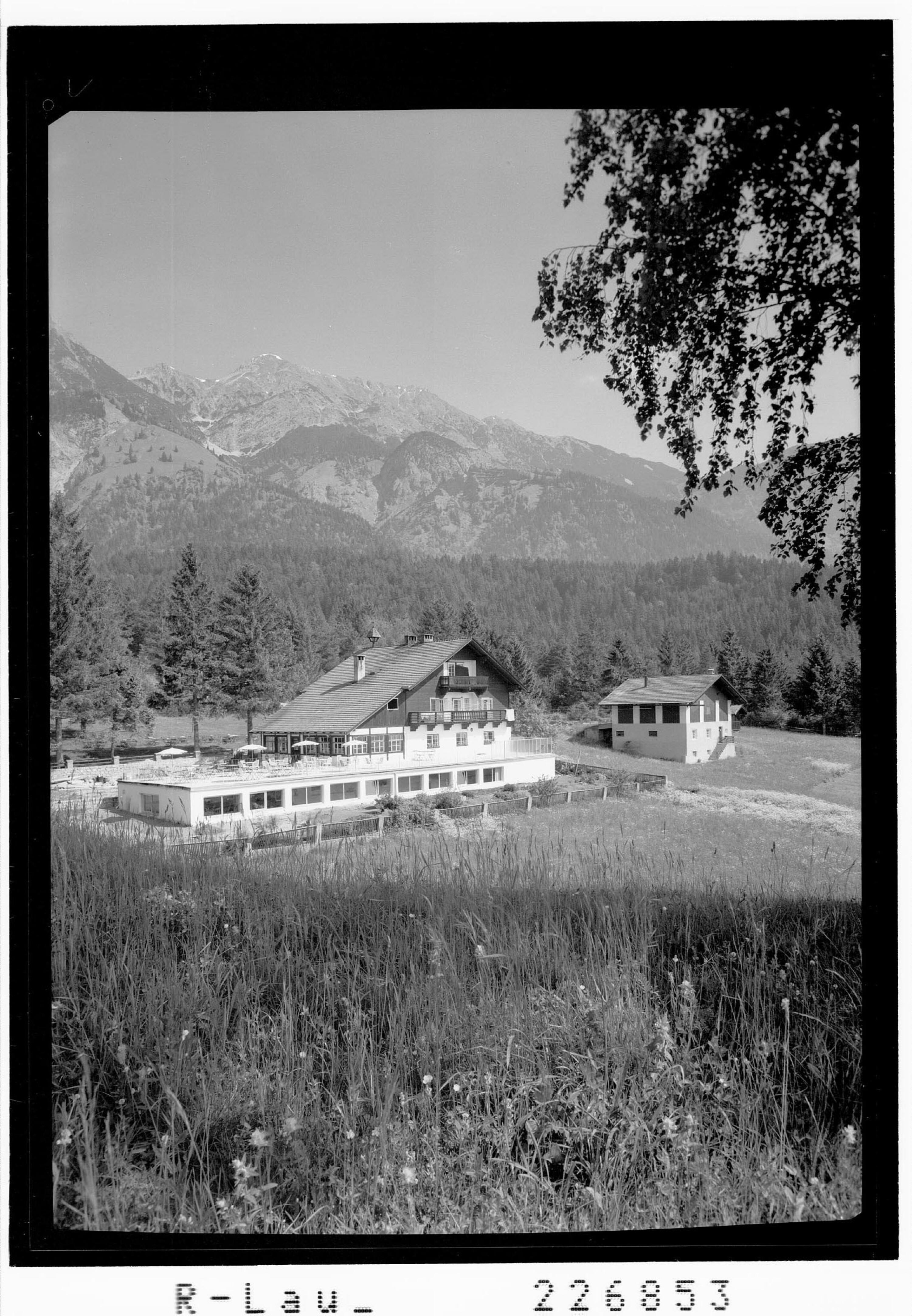 [Gasthaus Canisiusbrünndl ob Rum bei Innsbruck gegen Thaurer Jochspitze]></div>


    <hr>
    <div class=