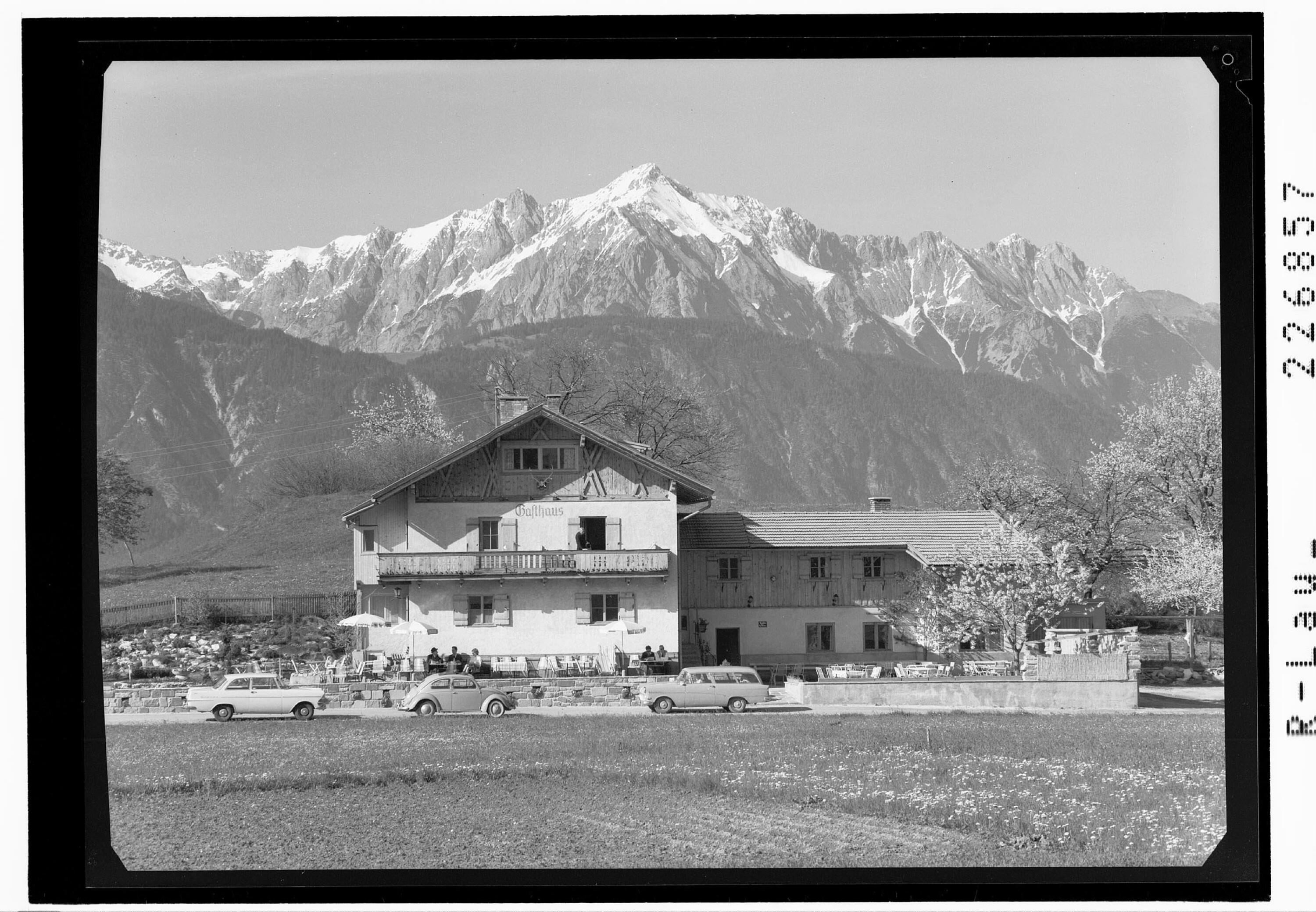 [Gasthaus Sonneck in Tulfes ob Hall in Tirol gegen Hochnisslspitze]></div>


    <hr>
    <div class=