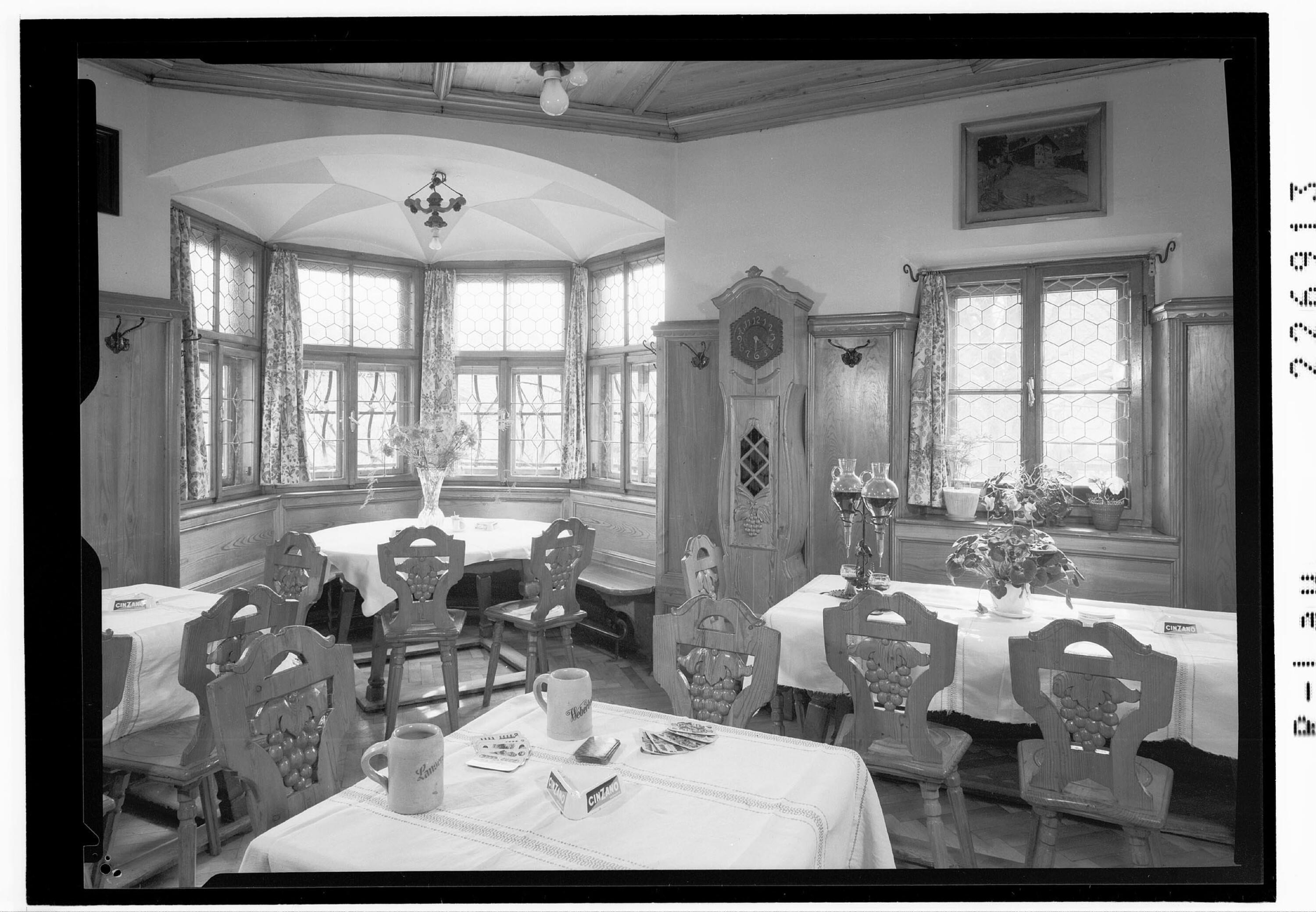 [Weinstube im Berghotel Fritznerhof / Fritzens im Unterinntal Tirol]></div>


    <hr>
    <div class=