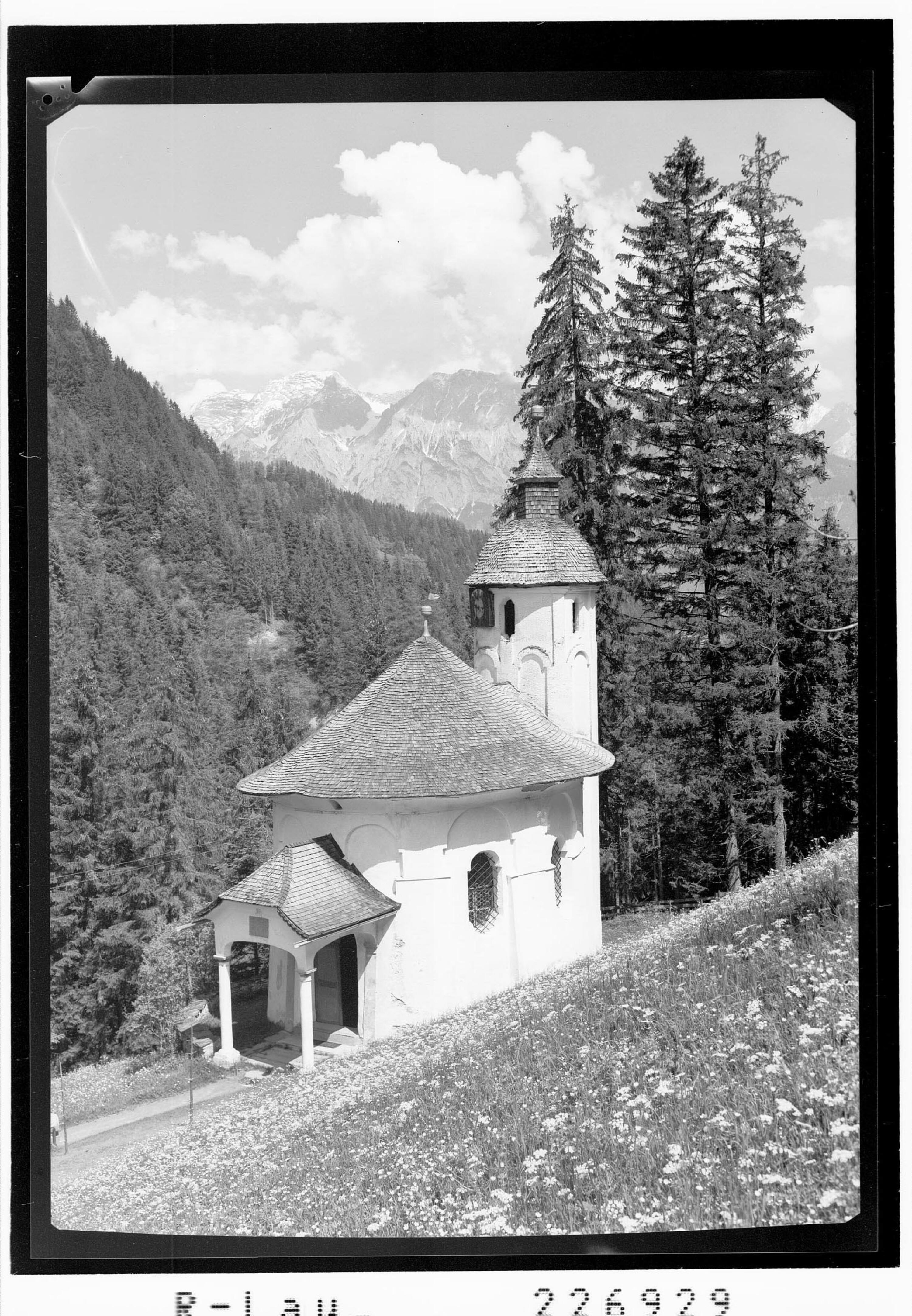 [Kapelle in Volderwildbad im Volderertal gegen Bettelwurf / Tirol]></div>


    <hr>
    <div class=