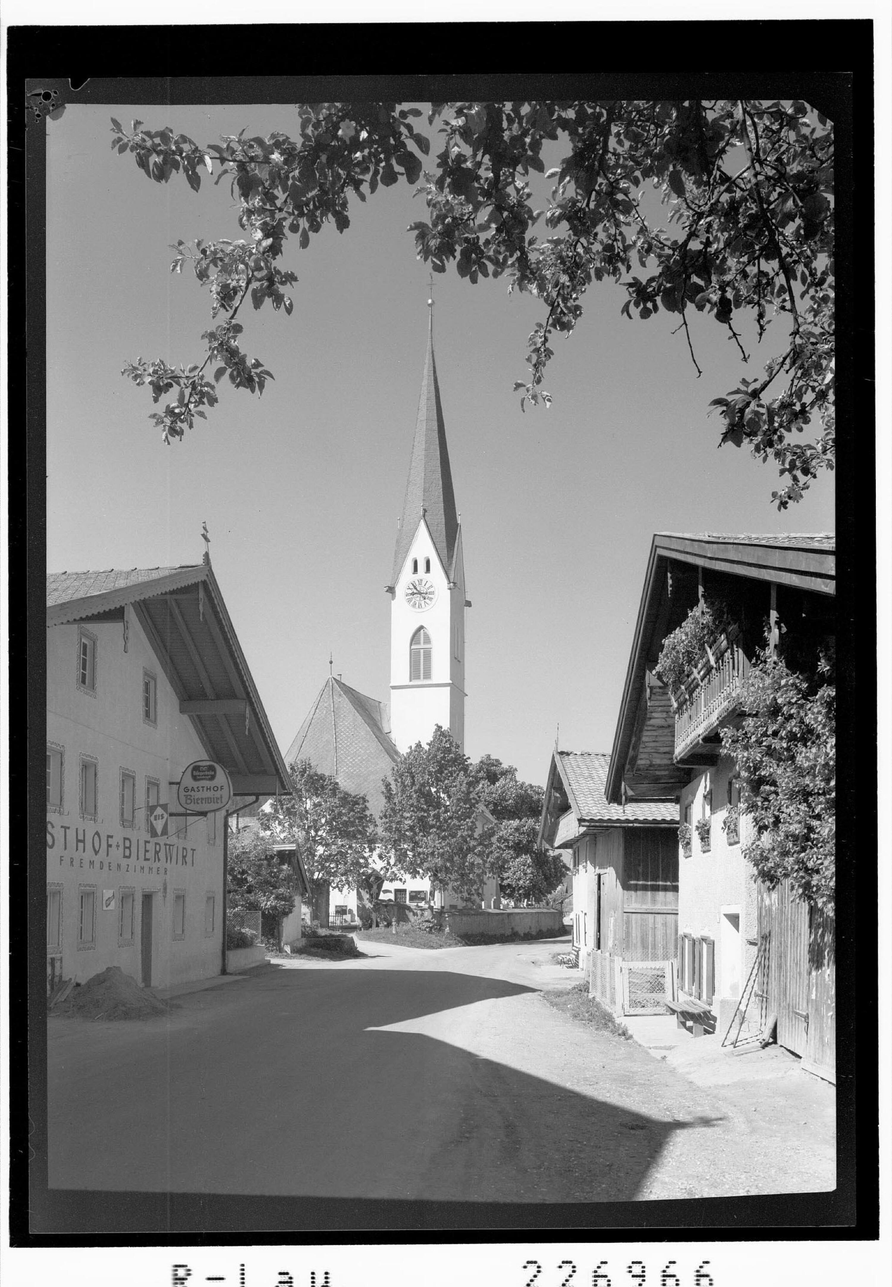 [Gasthof Bierwirt und Pfarrkirche in Kolsass im Unterinntal / Tirol]></div>


    <hr>
    <div class=
