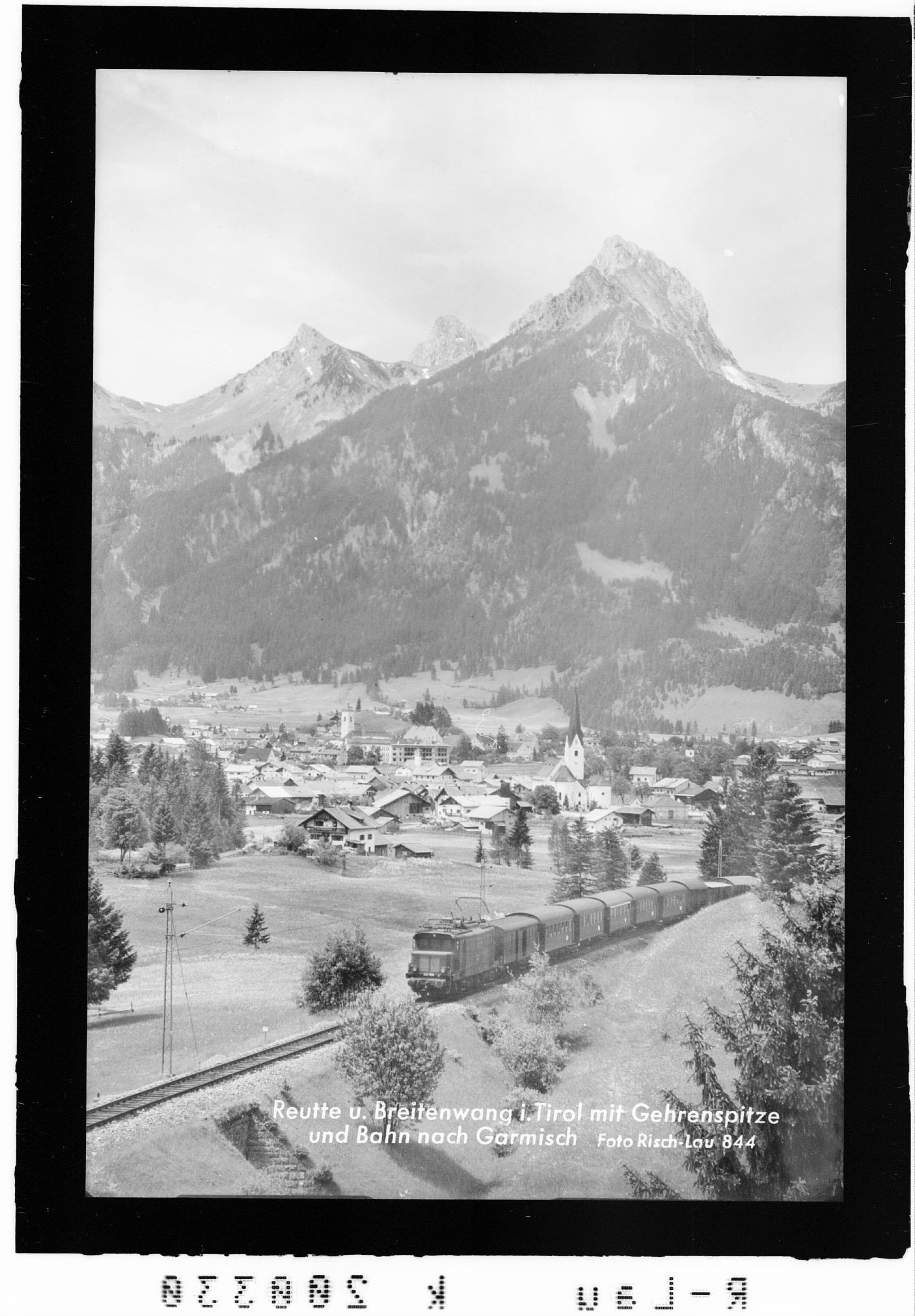 Reutte und Breitenwang in Tirol mit Gehrenspitze und Bahn nach Garmisch></div>


    <hr>
    <div class=