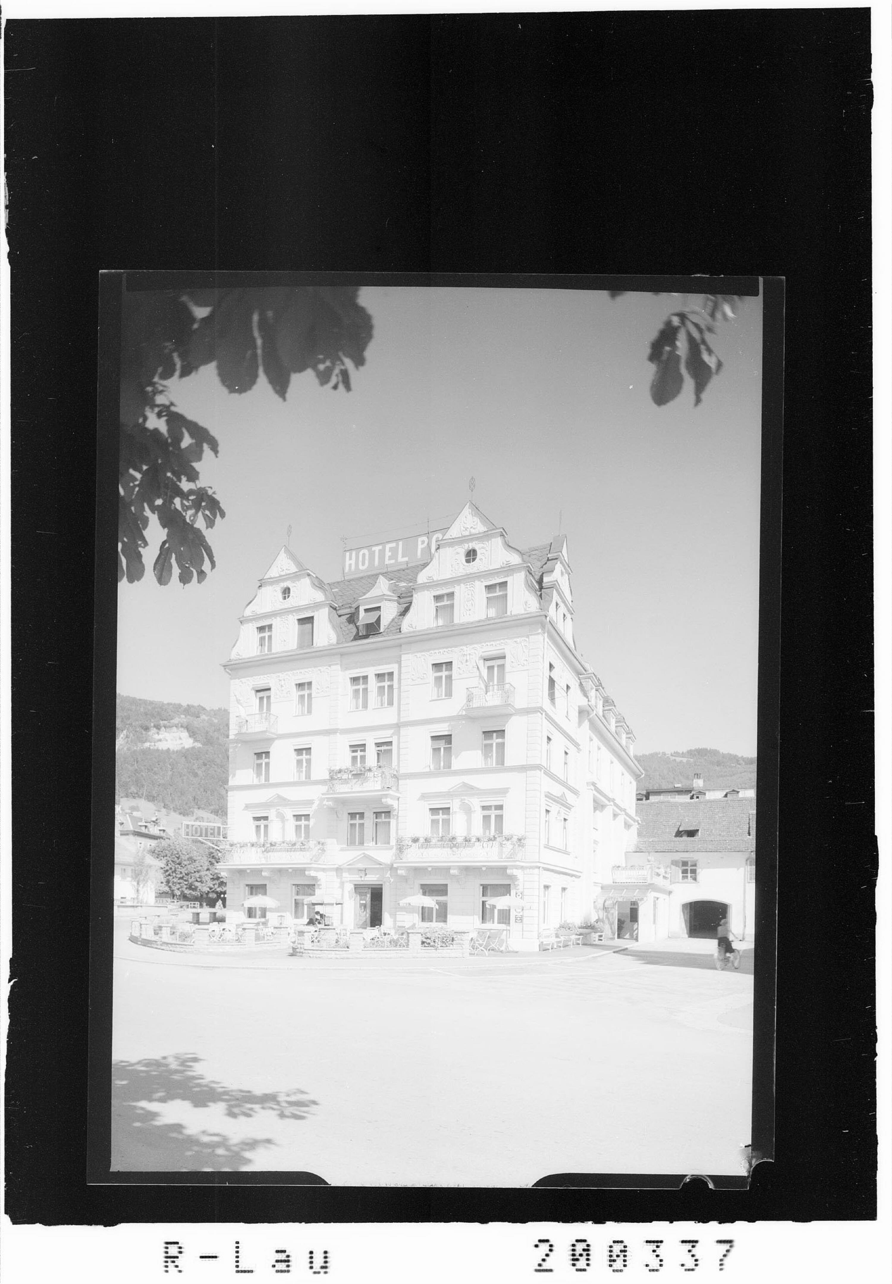 [Hotel Post in Bregenz]></div>


    <hr>
    <div class=