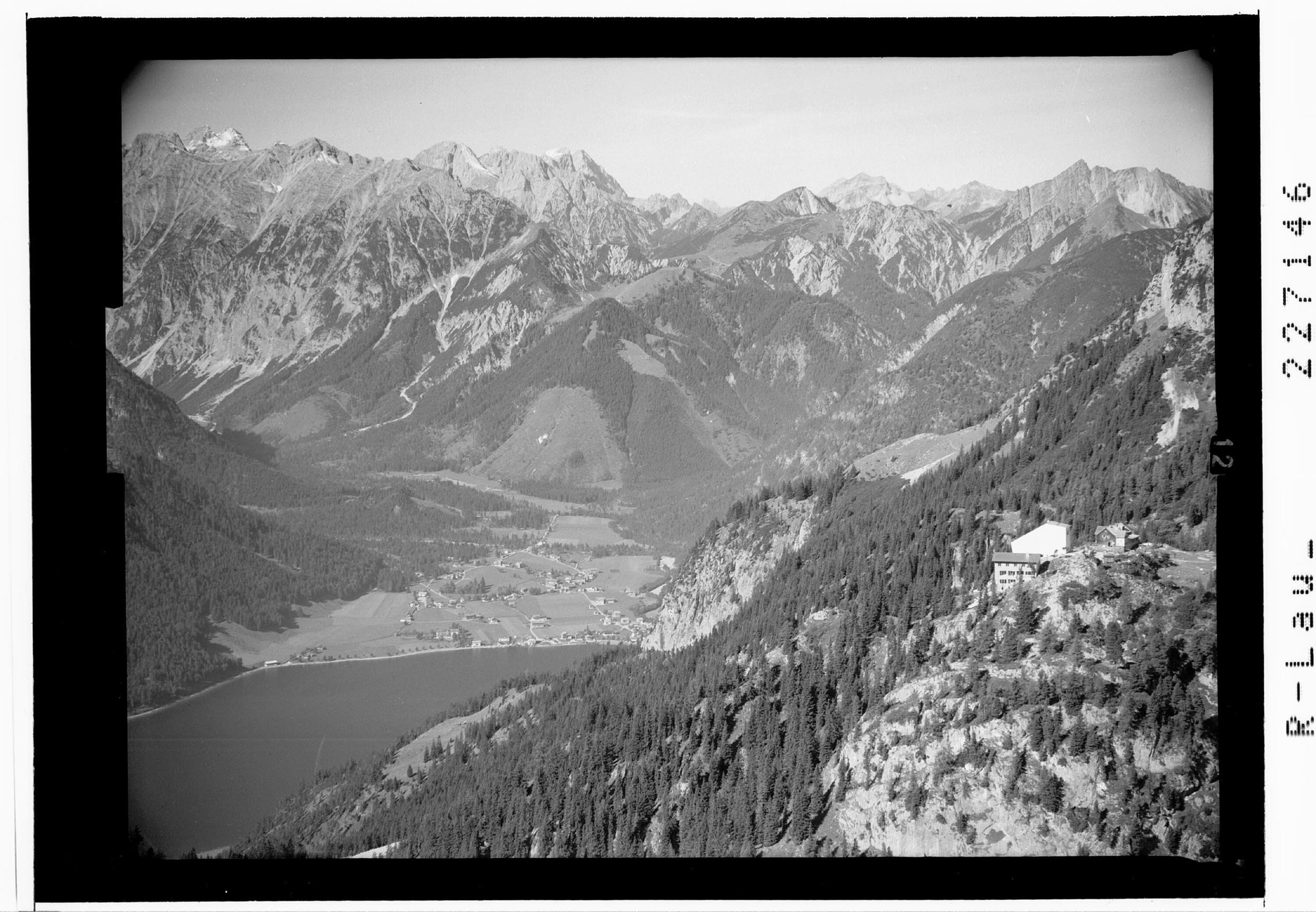 [Bergstation Rofan mit Achensee und Karwendelgebirge / Tirol]></div>


    <hr>
    <div class=