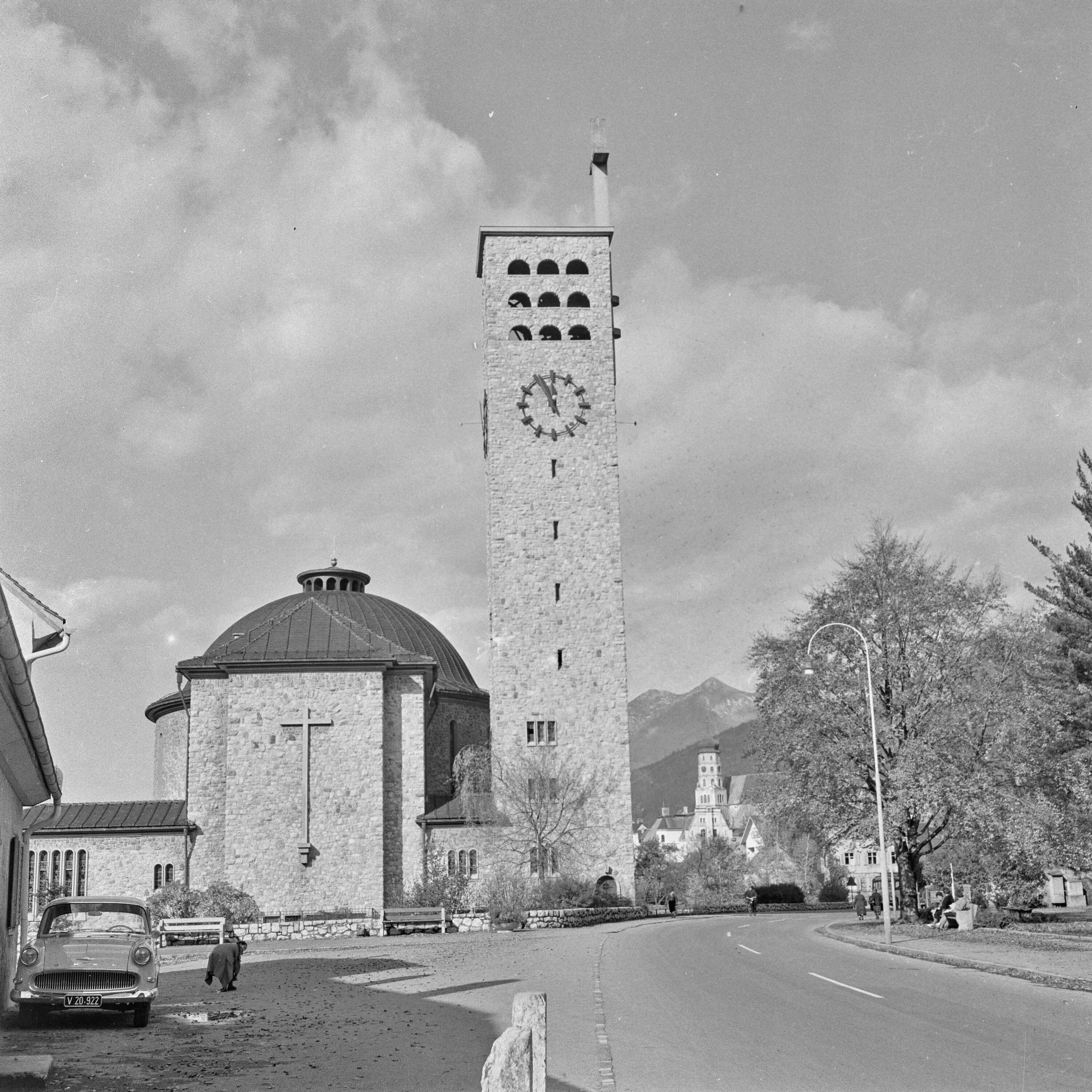 Bludenz, Heilig-Kreuz-Kirche></div>


    <hr>
    <div class=