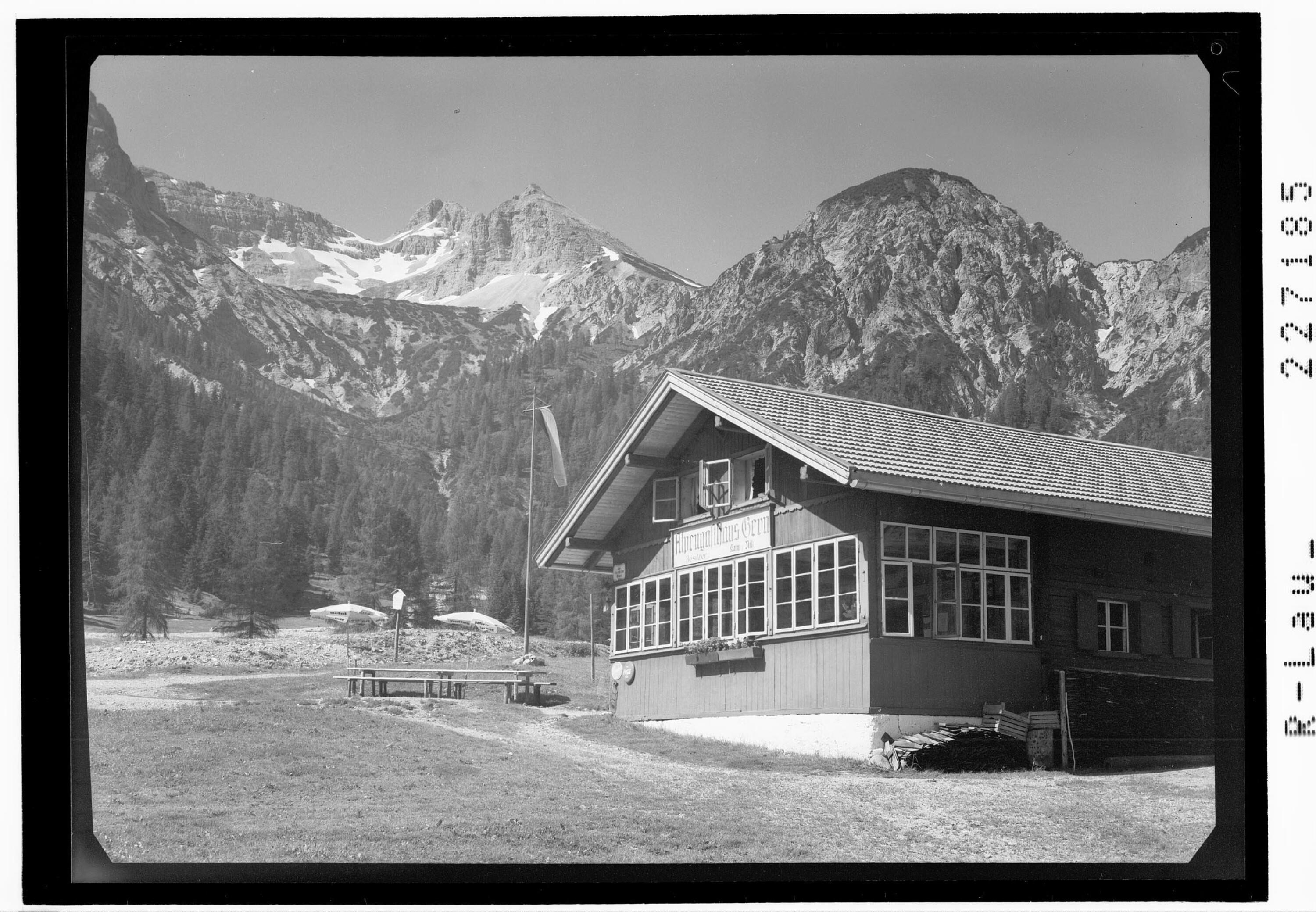 [Alpengasthaus Gern gegen Bettlerkarspitze im Karwendelgebirge / Tirol]></div>


    <hr>
    <div class=