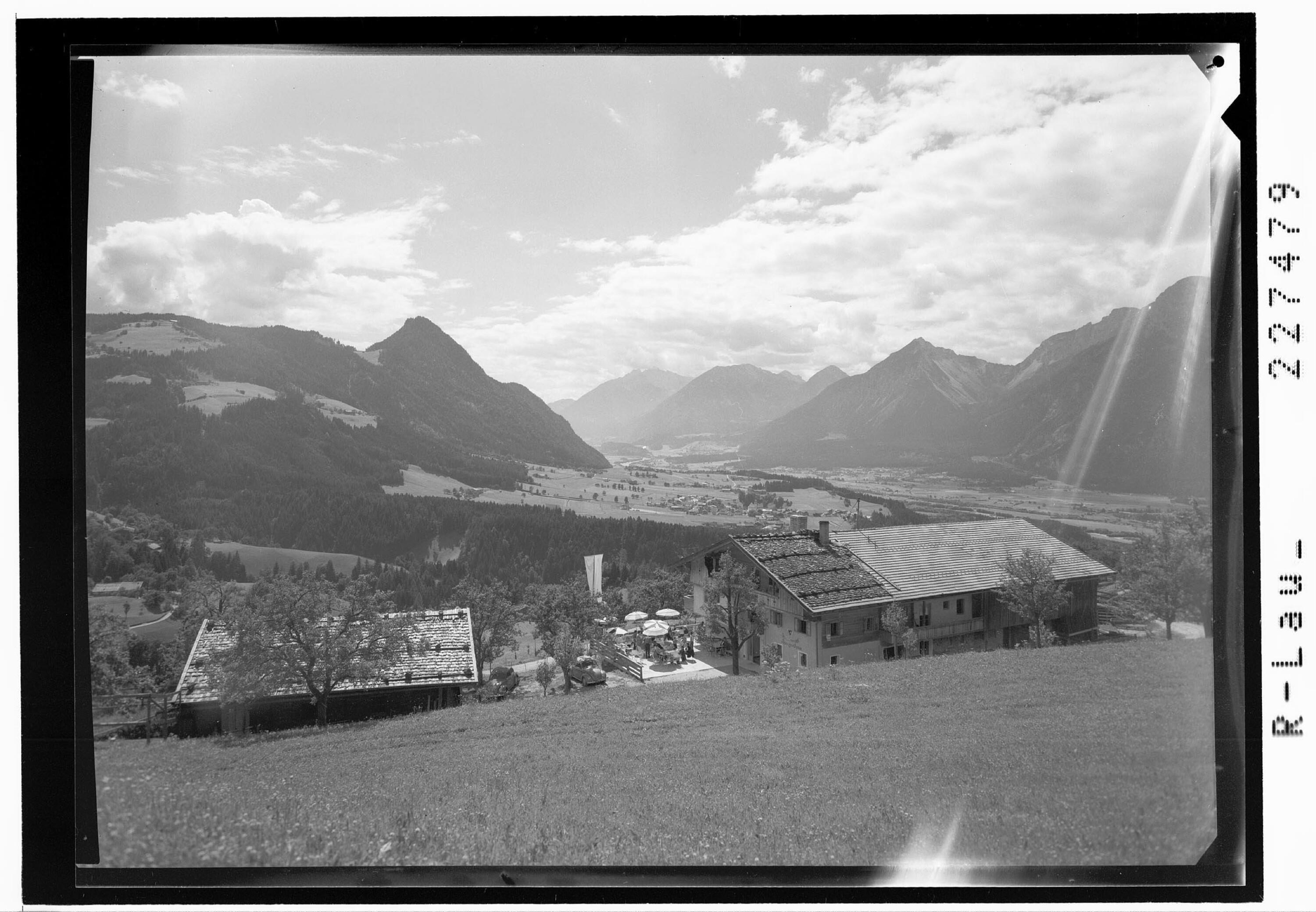 [Gasthof Pinzgerhof am Brunnerberg bei Reith im Alpbachtal gegen Reither Kogel - Karwendelgebirge und Rofangruppe / Tirol]></div>


    <hr>
    <div class=