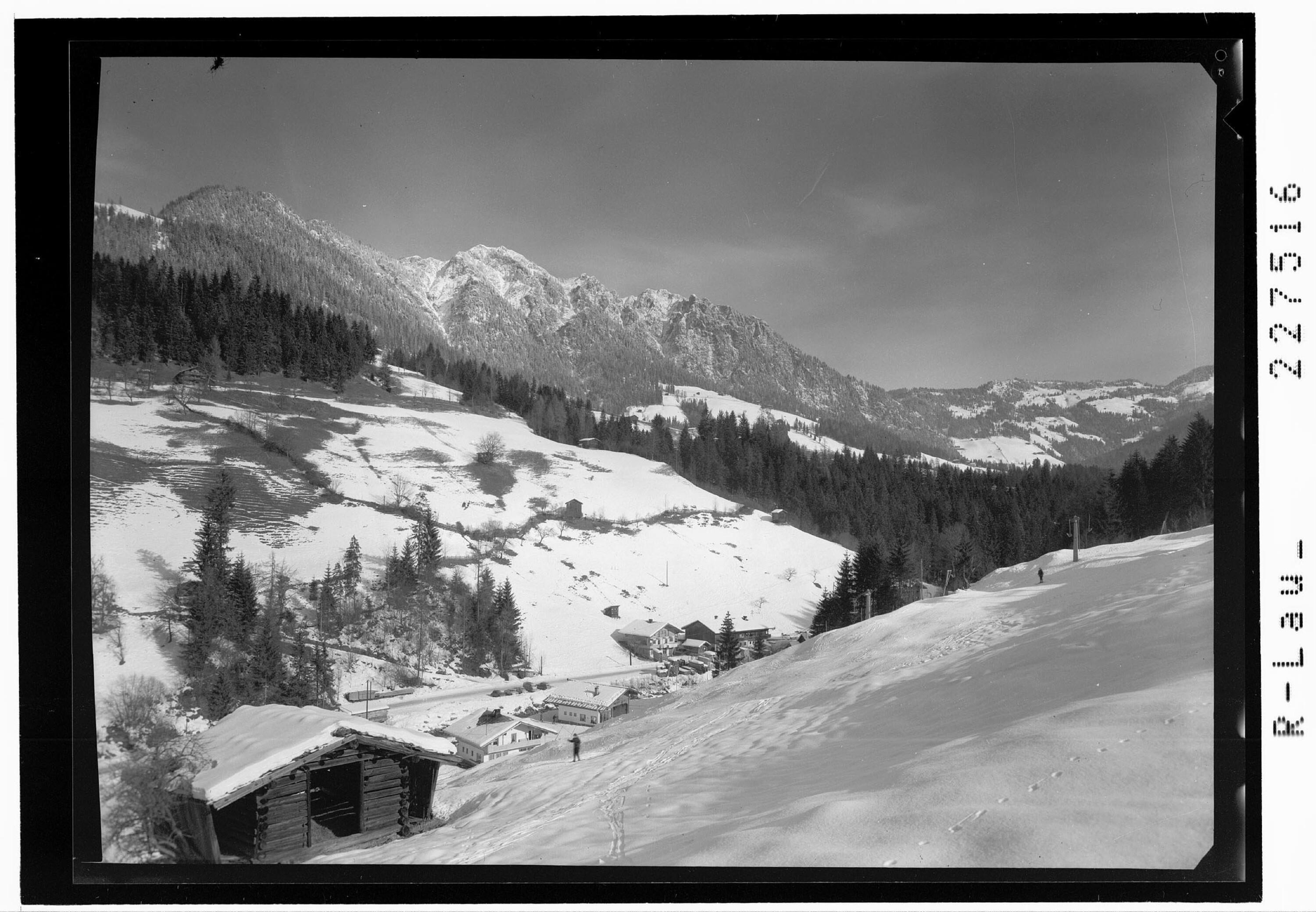 [Talstation der Wiedersbergerhornbahn bei Alpbach gegen Gratlspitze / Tirol]></div>


    <hr>
    <div class=