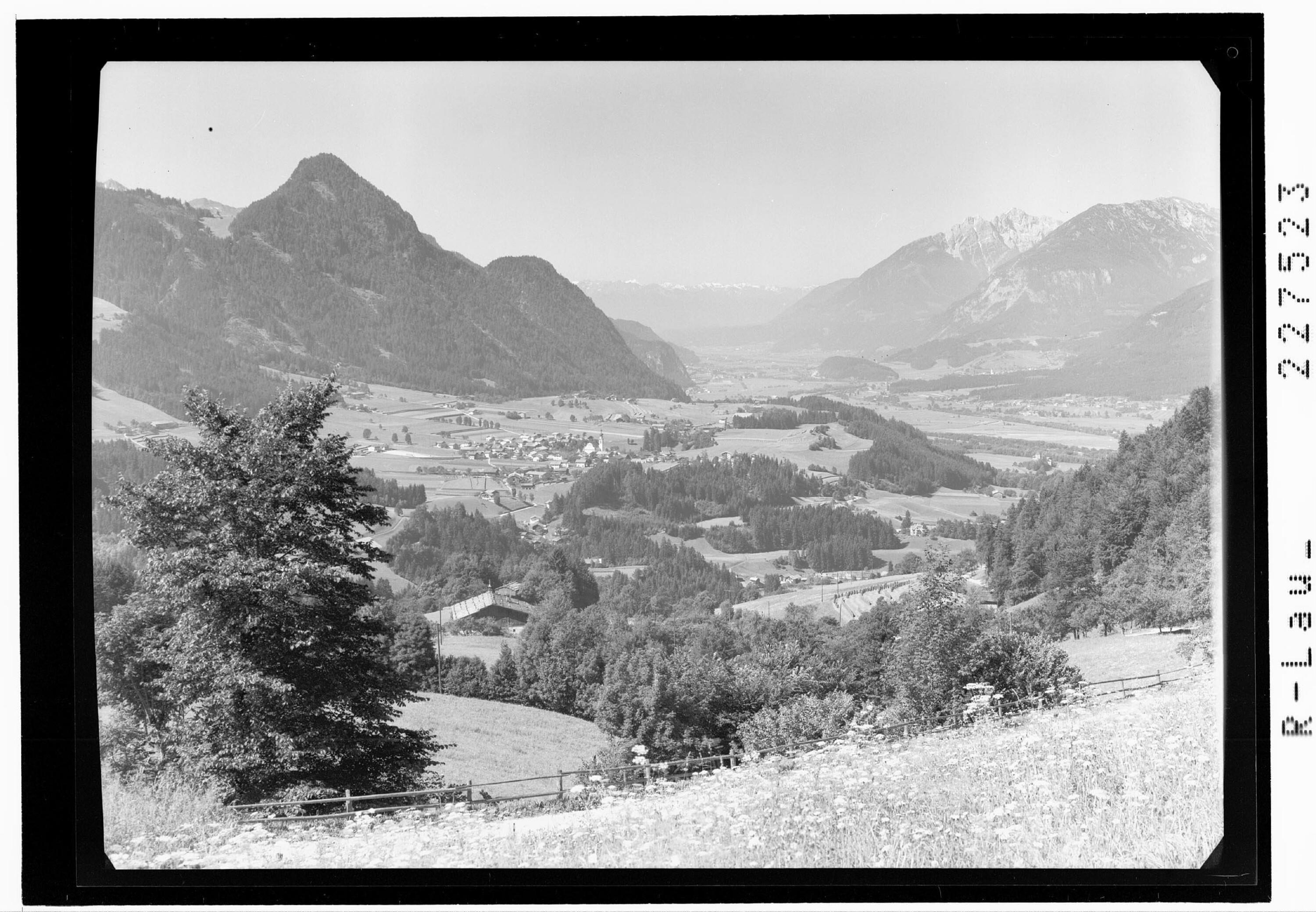 [Blick auf Reith im Alpbachtal gegen Reither Kogel - Stubaier Alpen und Karwendelgebirge mit Hochnisslspitze / Tirol]></div>


    <hr>
    <div class=