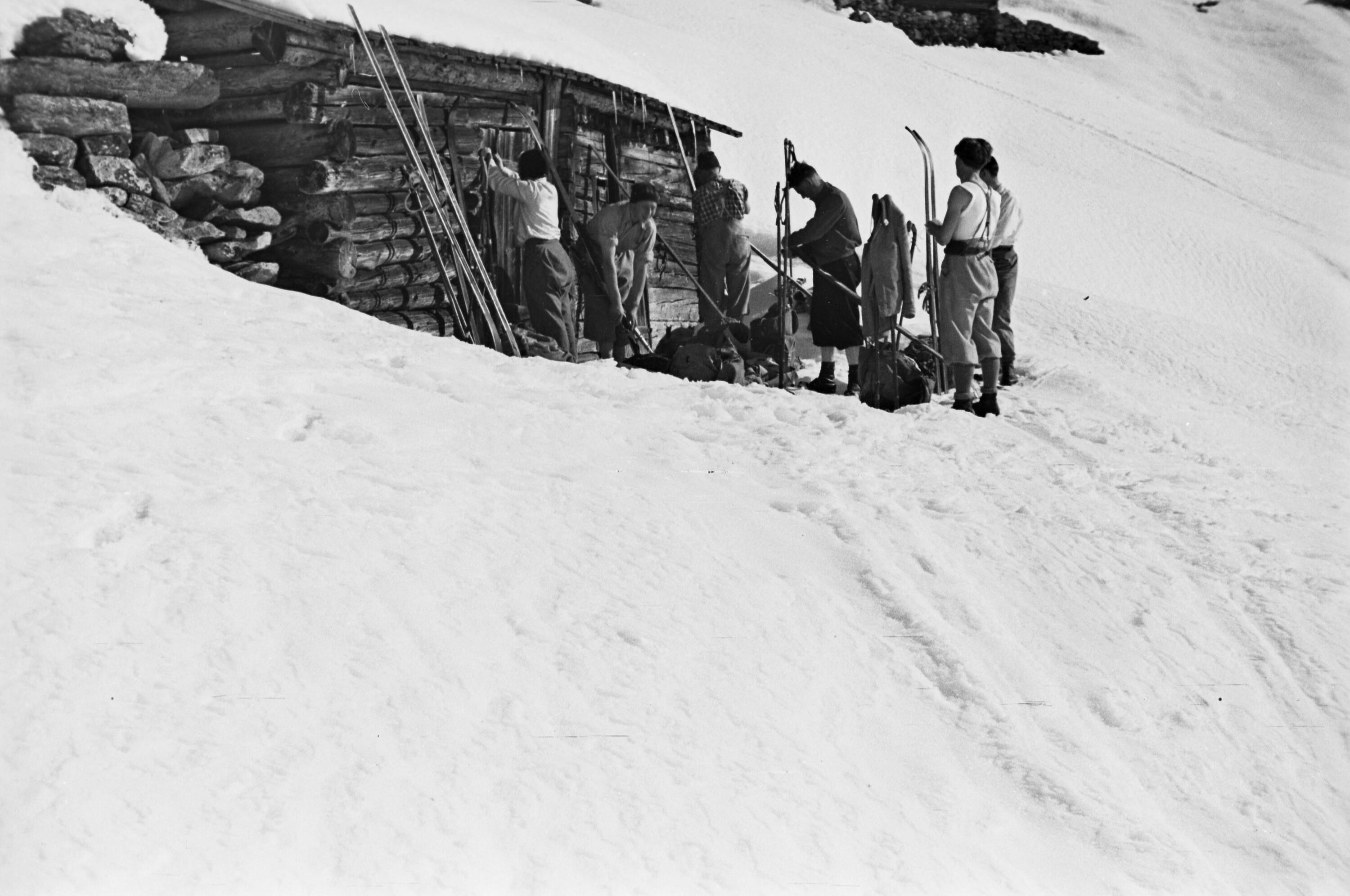 Beim Fellanlegen auf der unteren Sesslad Alpe></div>


    <hr>
    <div class=