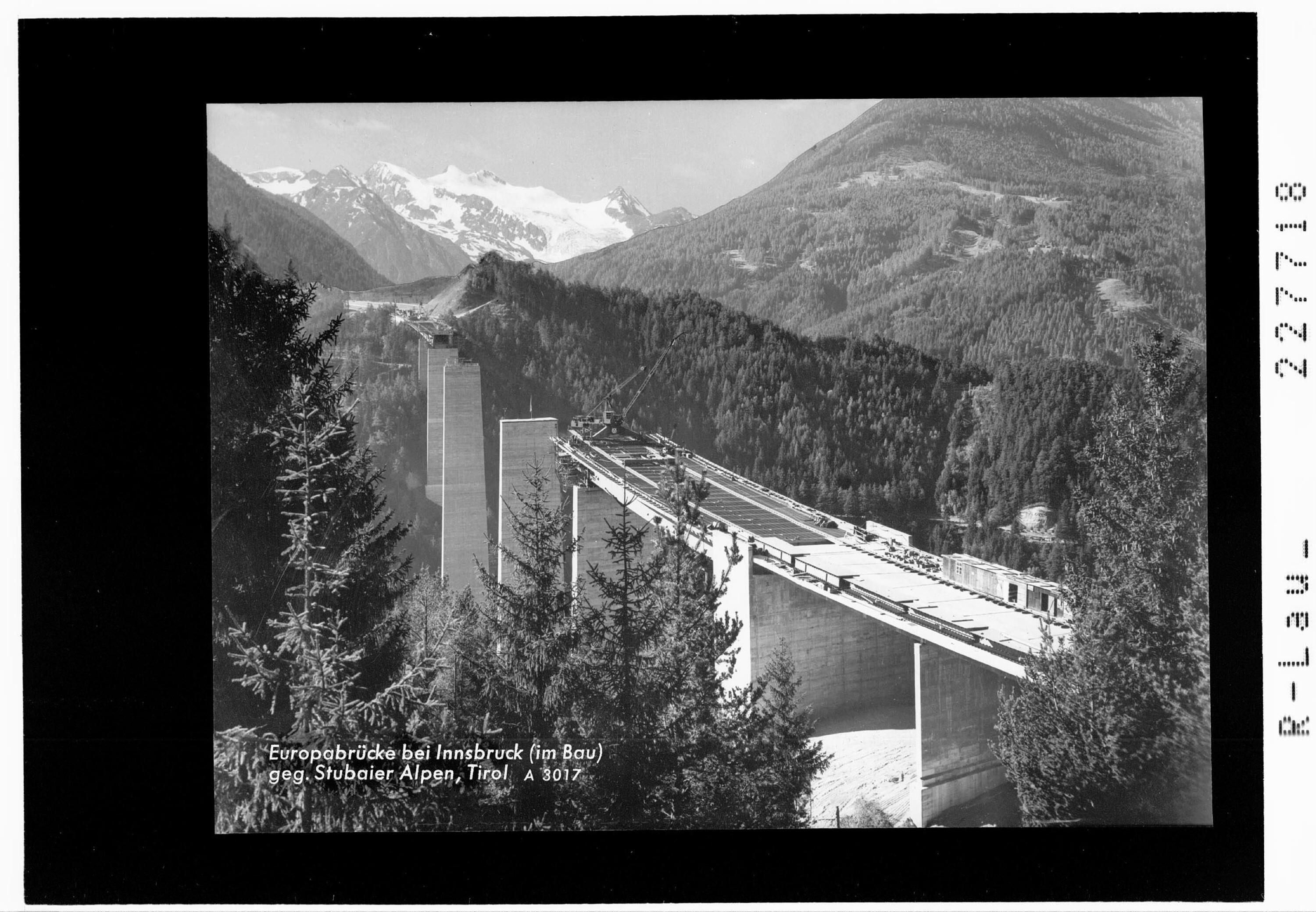 Europabrücke bei Innsbruck (im Bau) gegen Stubaier Alpen / Tirol></div>


    <hr>
    <div class=