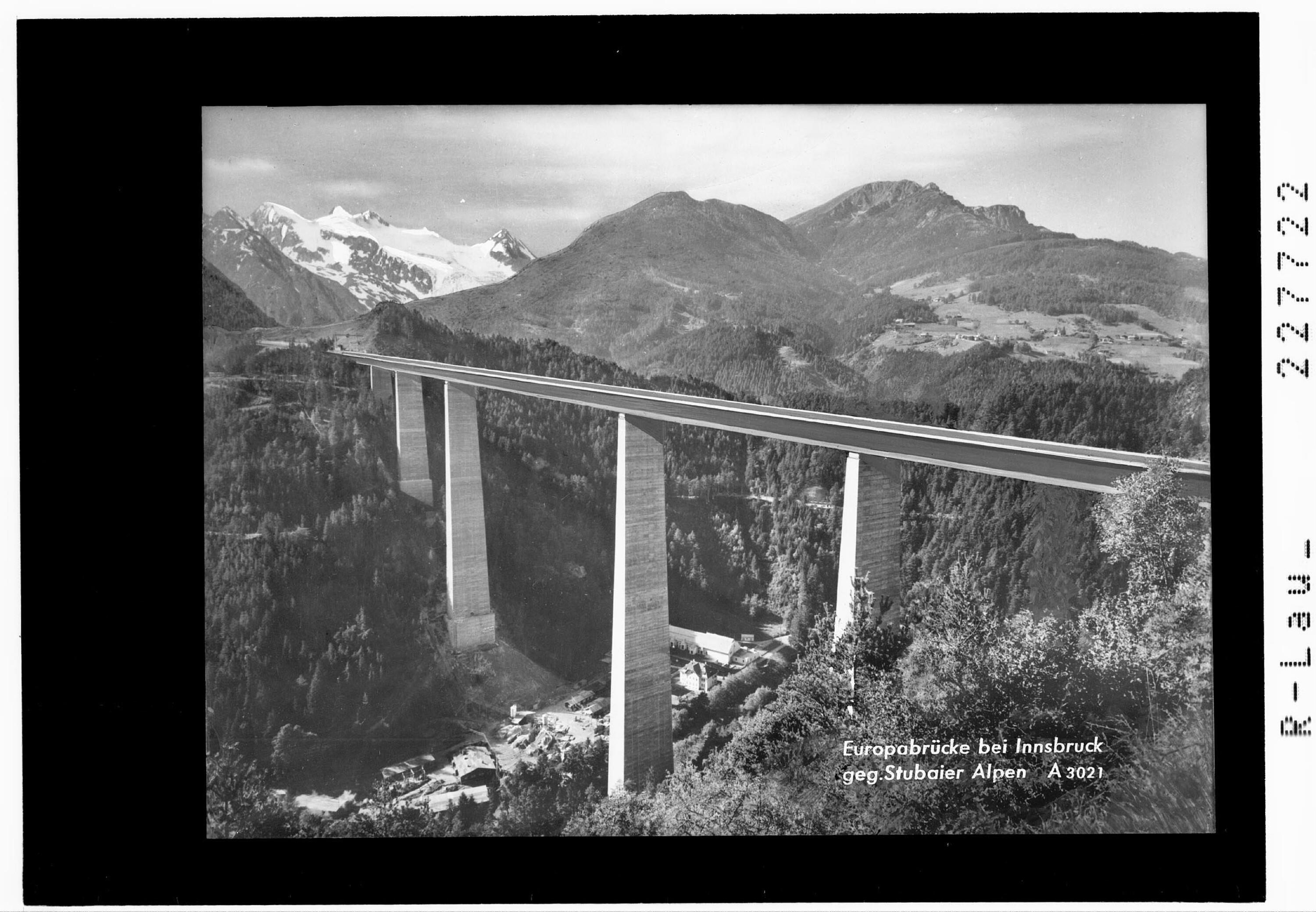 Europabrücke bei Innsbruck gegen Stubaier Alpen></div>


    <hr>
    <div class=
