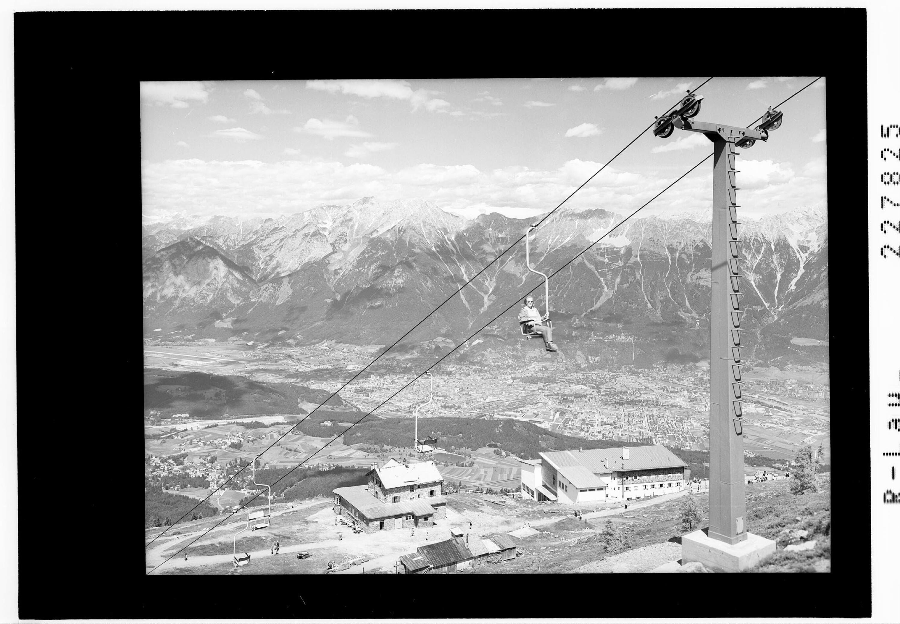 Patscherkofel / Gipfellift / Blick auf Parscherkofel Schutzhaus und Berghotel mit Innsbruck und Nordkette></div>


    <hr>
    <div class=
