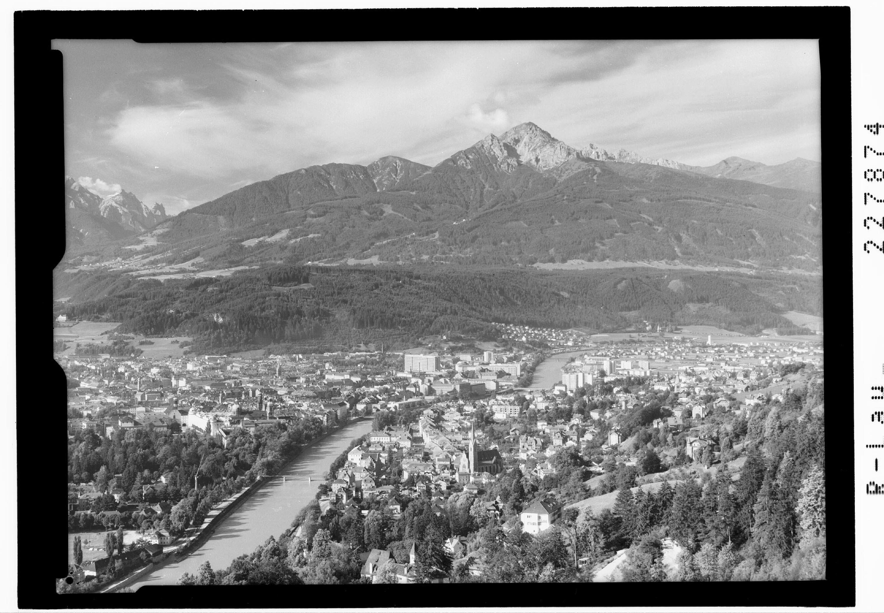 [Innsbruck gegen Nockspitze / Tirol]></div>


    <hr>
    <div class=