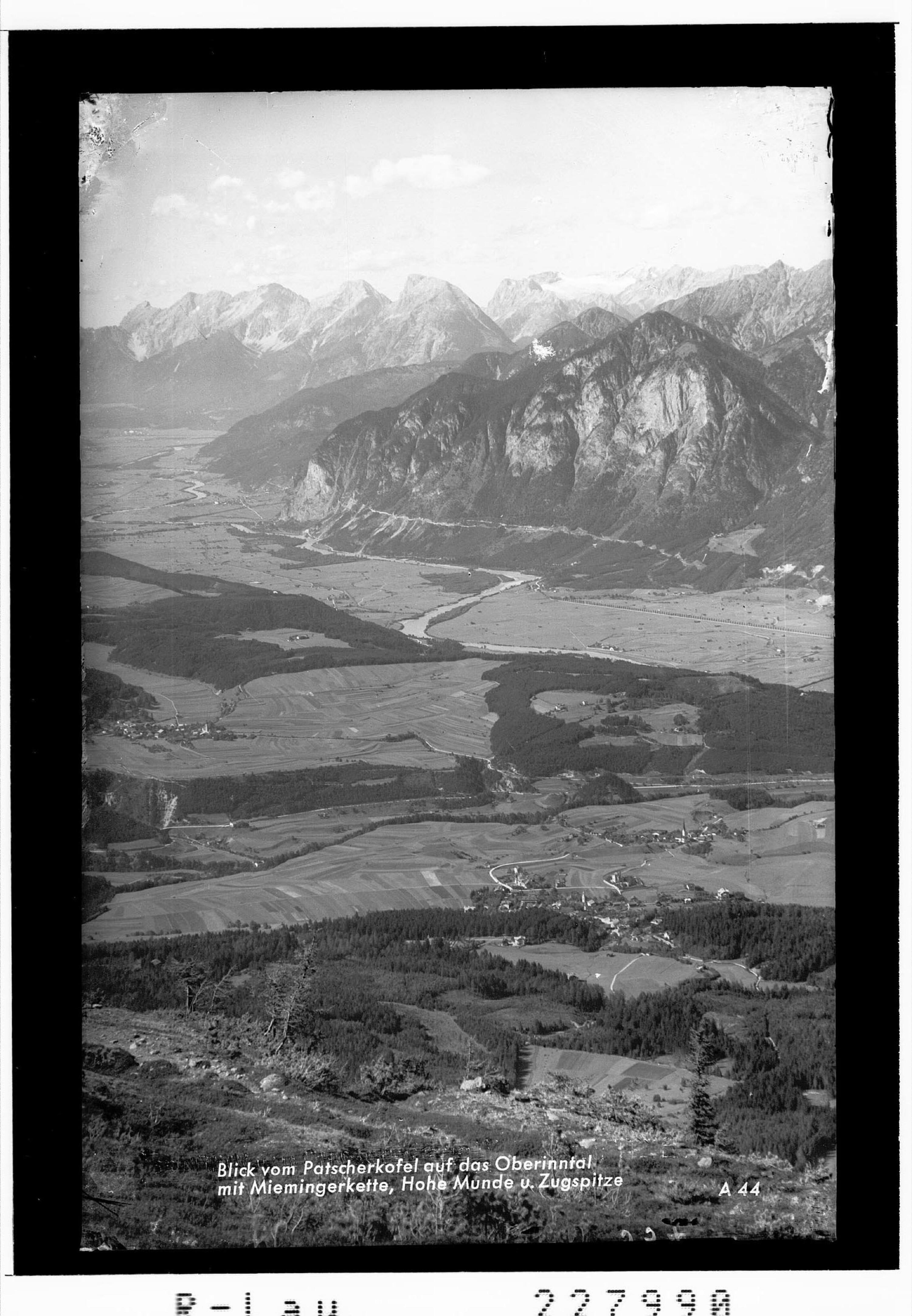 Blick vom Patscherkofel auf das Oberinntal mit Miemingerkette - Hohe Munde und Zugspitze></div>


    <hr>
    <div class=