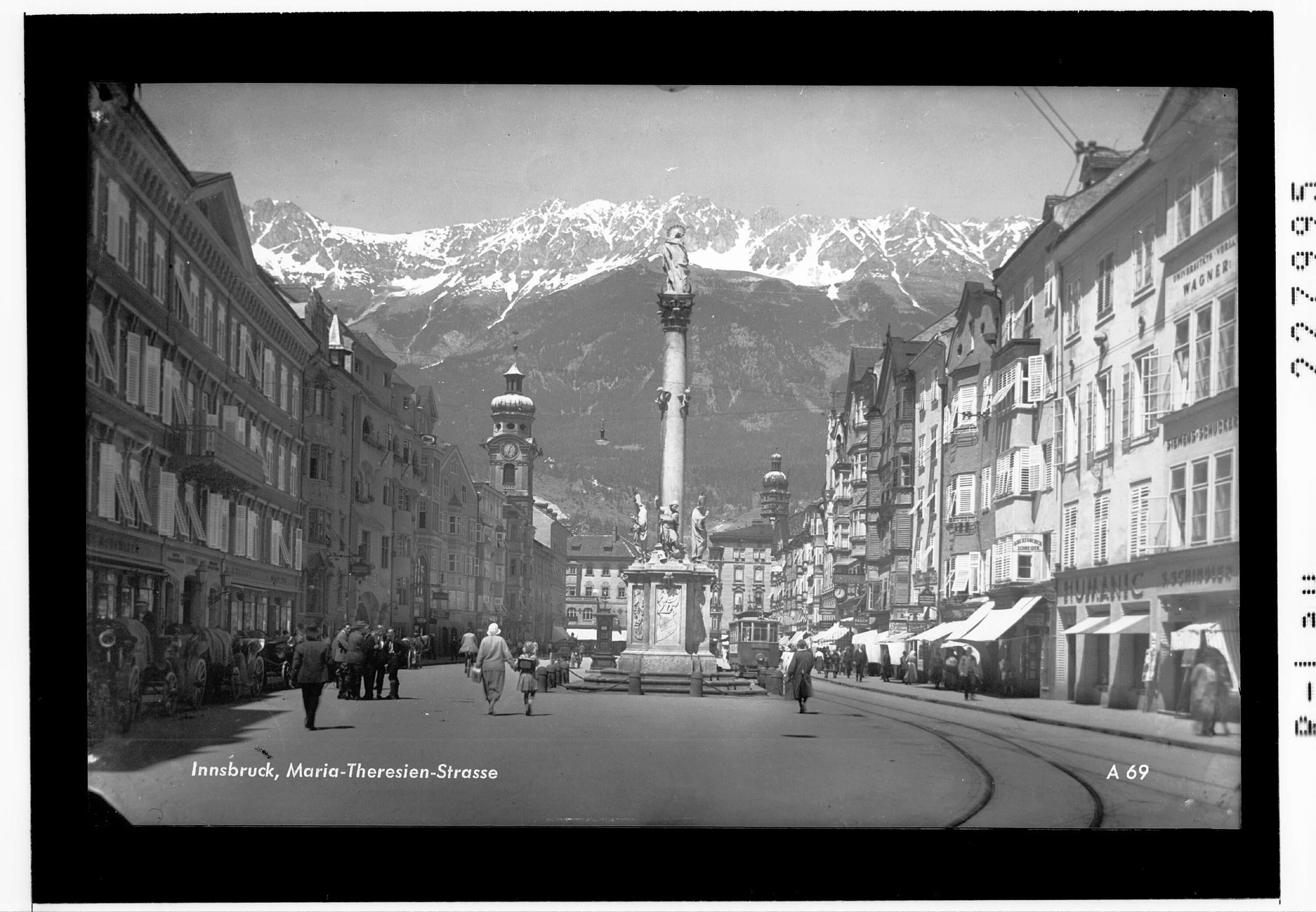 Innsbruck / Maria Theresien Strasse></div>


    <hr>
    <div class=