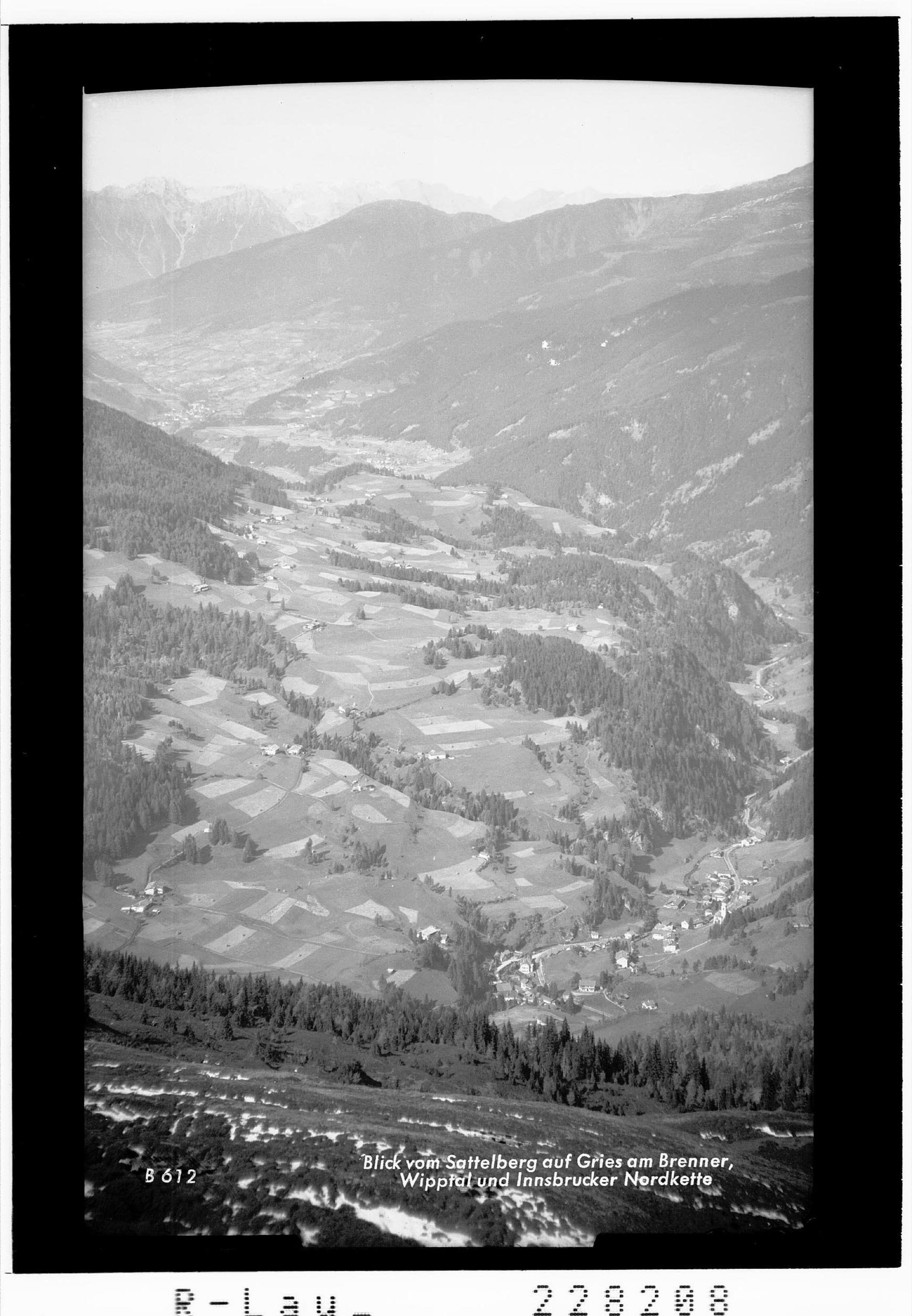 Blick vom Sattelberg auf Gries am Brenner - Wipptal und Innsbrucker Nordkette></div>


    <hr>
    <div class=