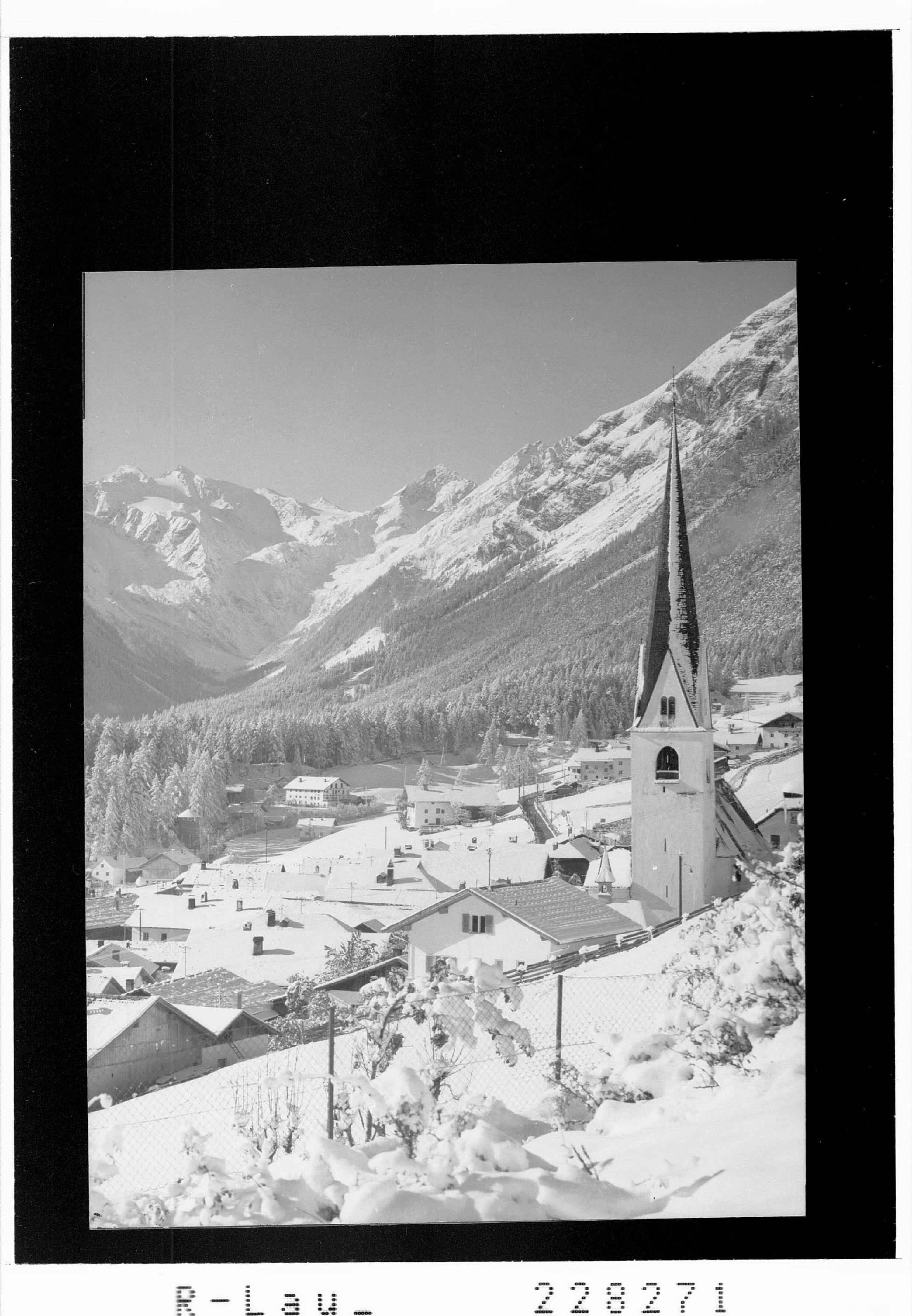 [Trins im Gschnitztal gegen Feuerstein und Wetterspitzen / Tirol]></div>


    <hr>
    <div class=